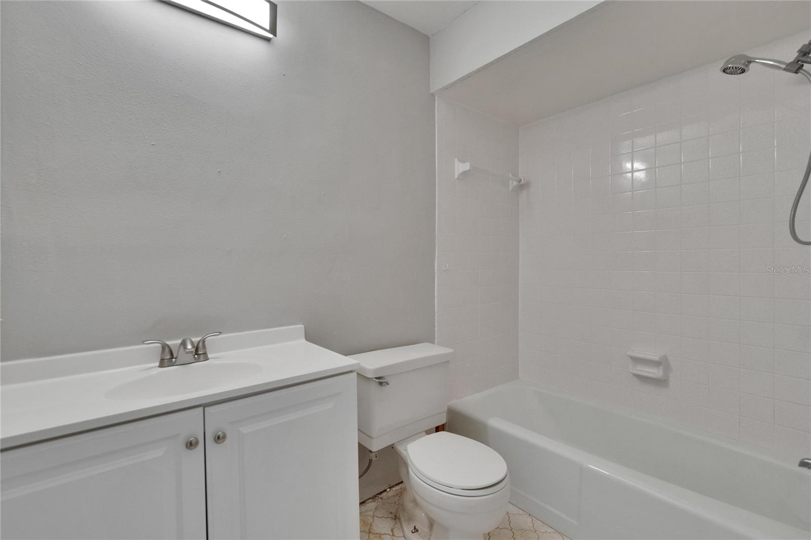 814 SEABREEZE DR — photo 21