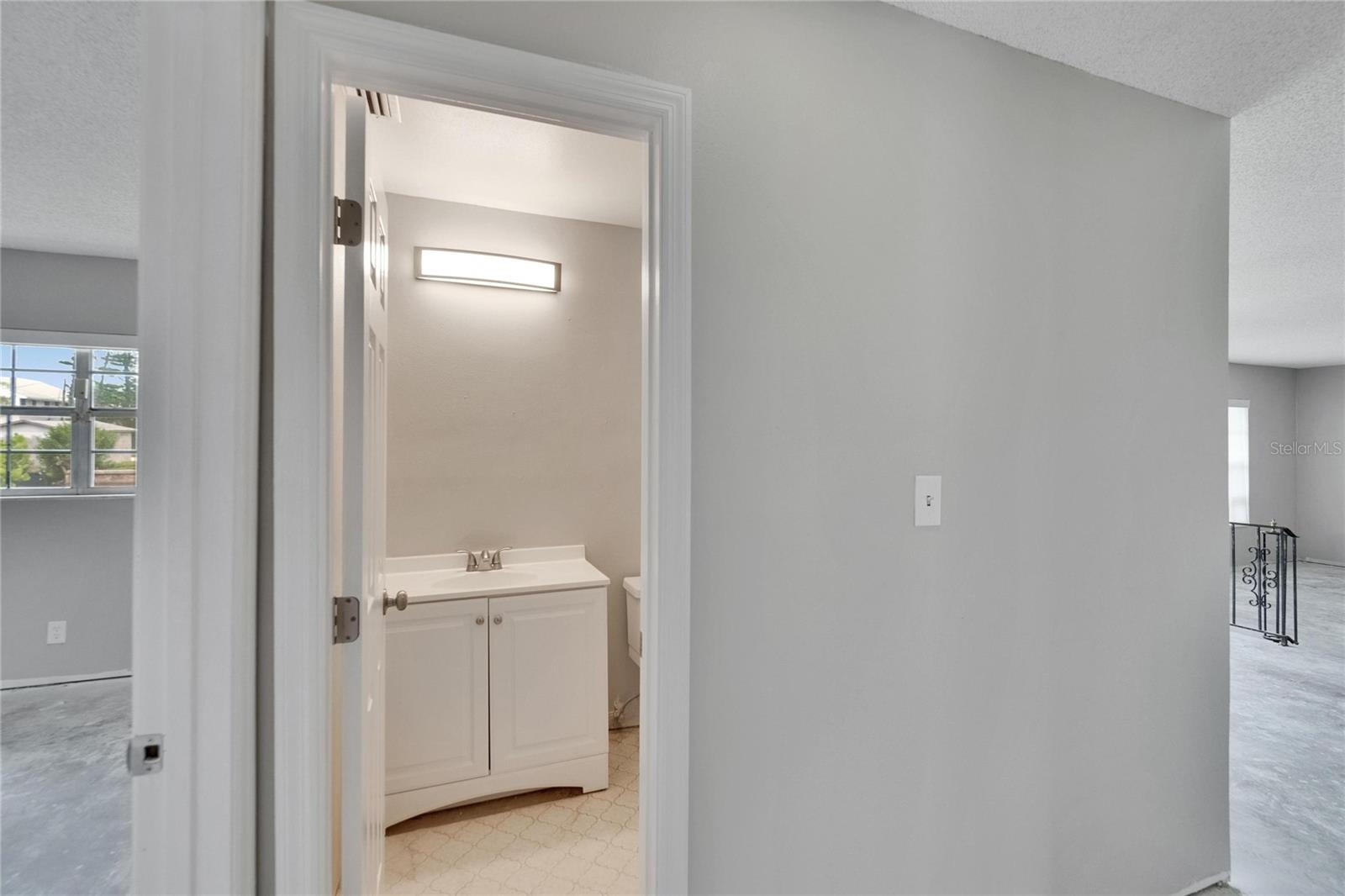 814 SEABREEZE DR — photo 26