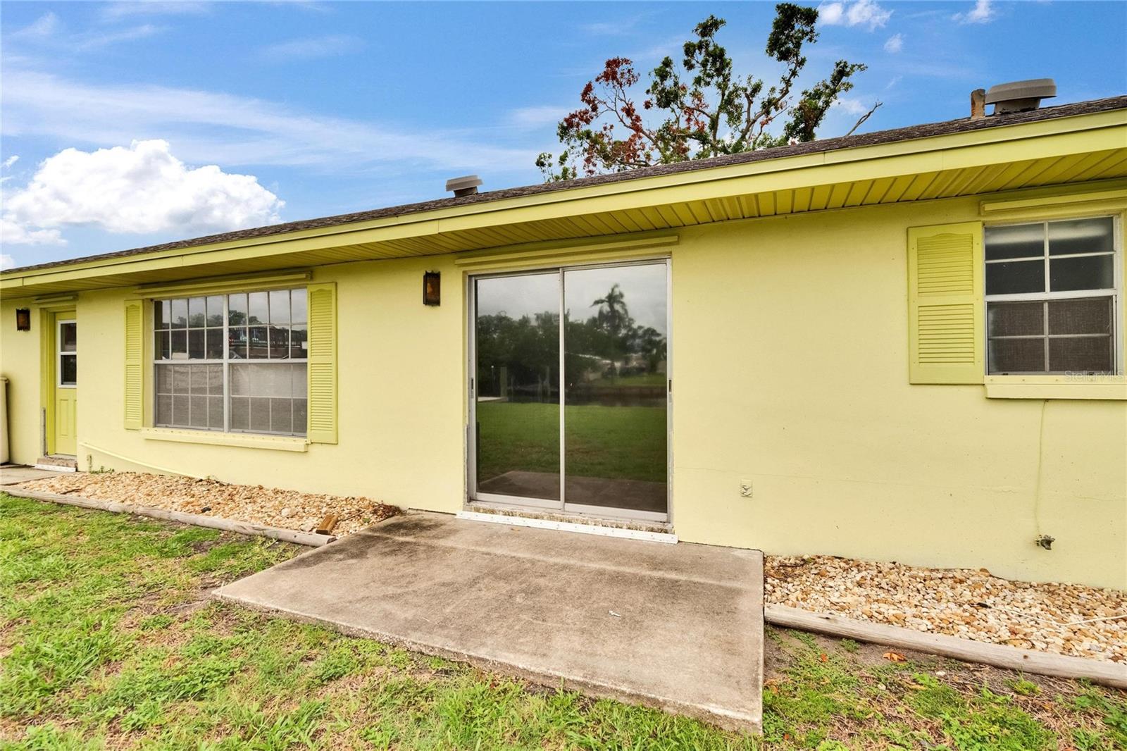 814 SEABREEZE DR — photo 33