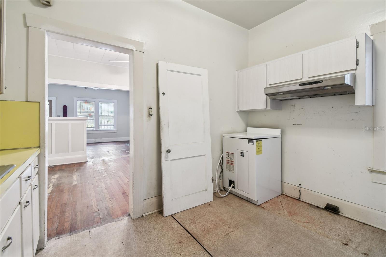 702 W VIRGINIA AVE — photo 48