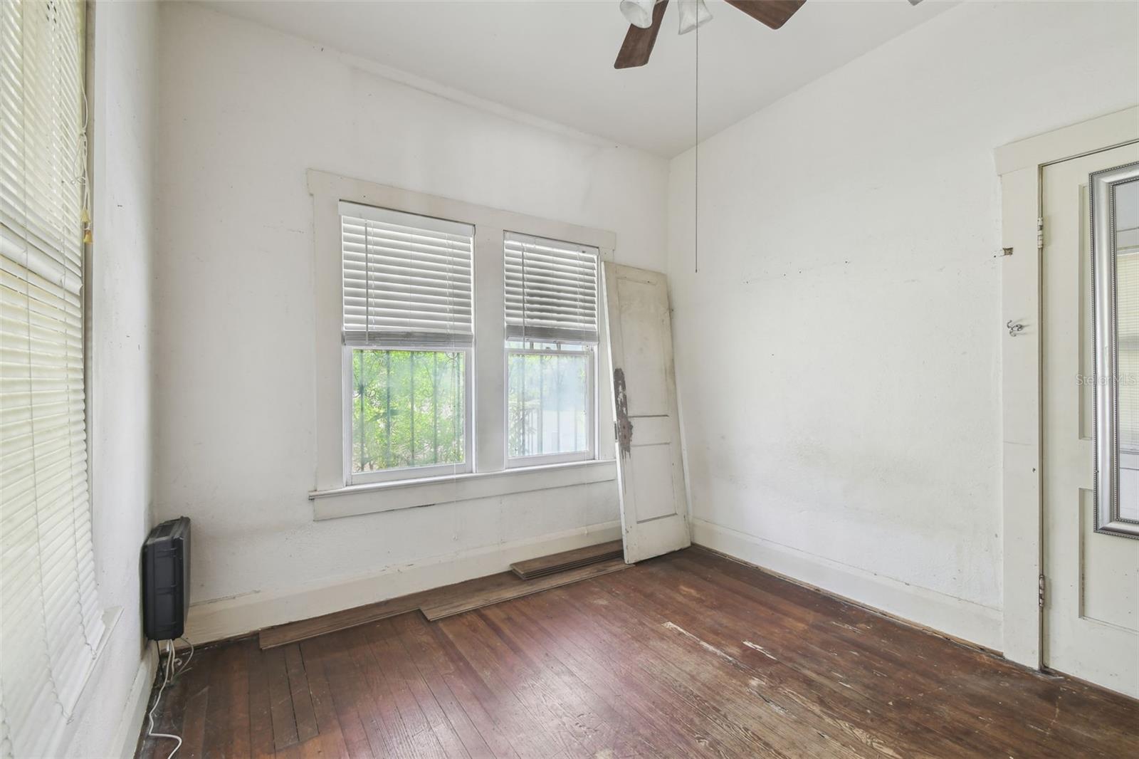 702 W VIRGINIA AVE — photo 31