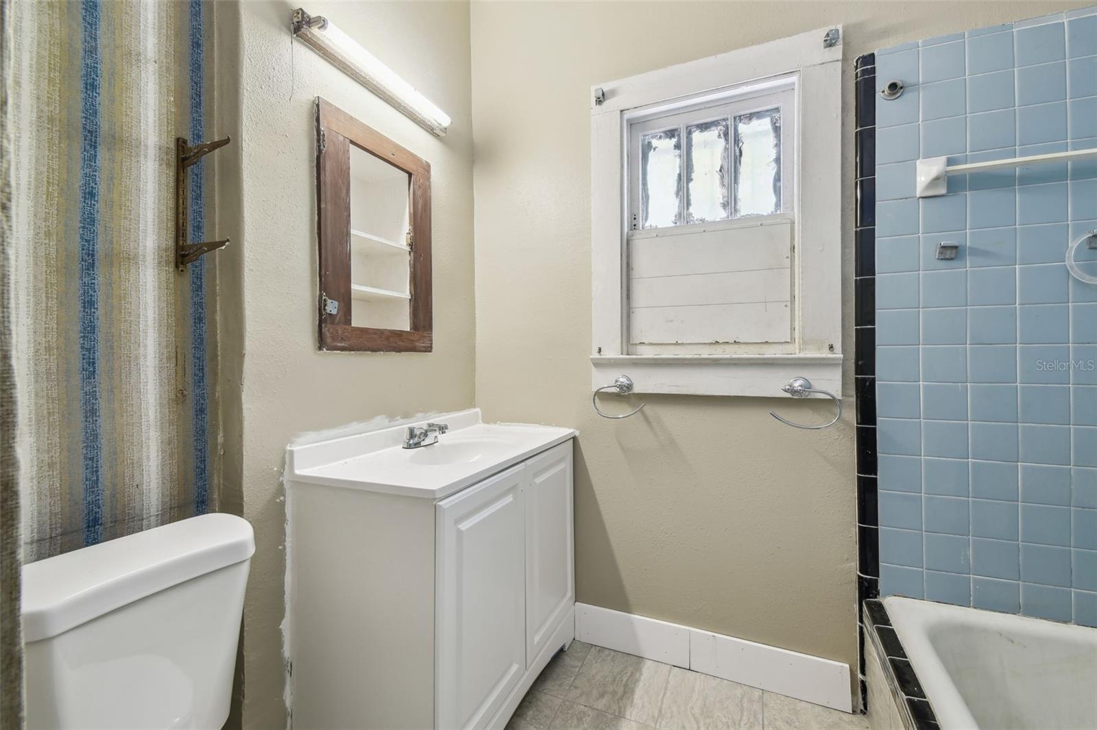 702 W VIRGINIA AVE — photo 40
