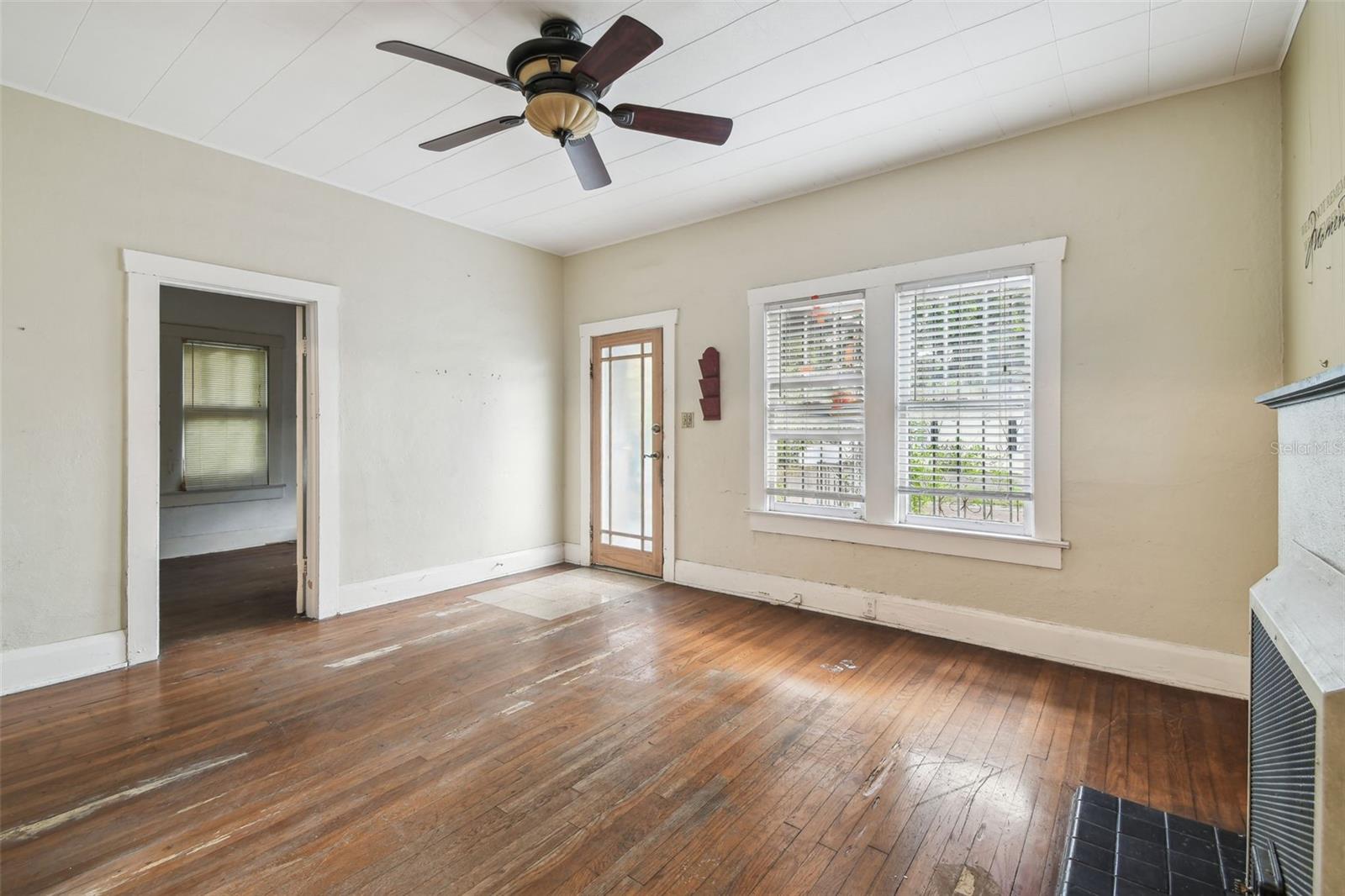 702 W VIRGINIA AVE — photo 26