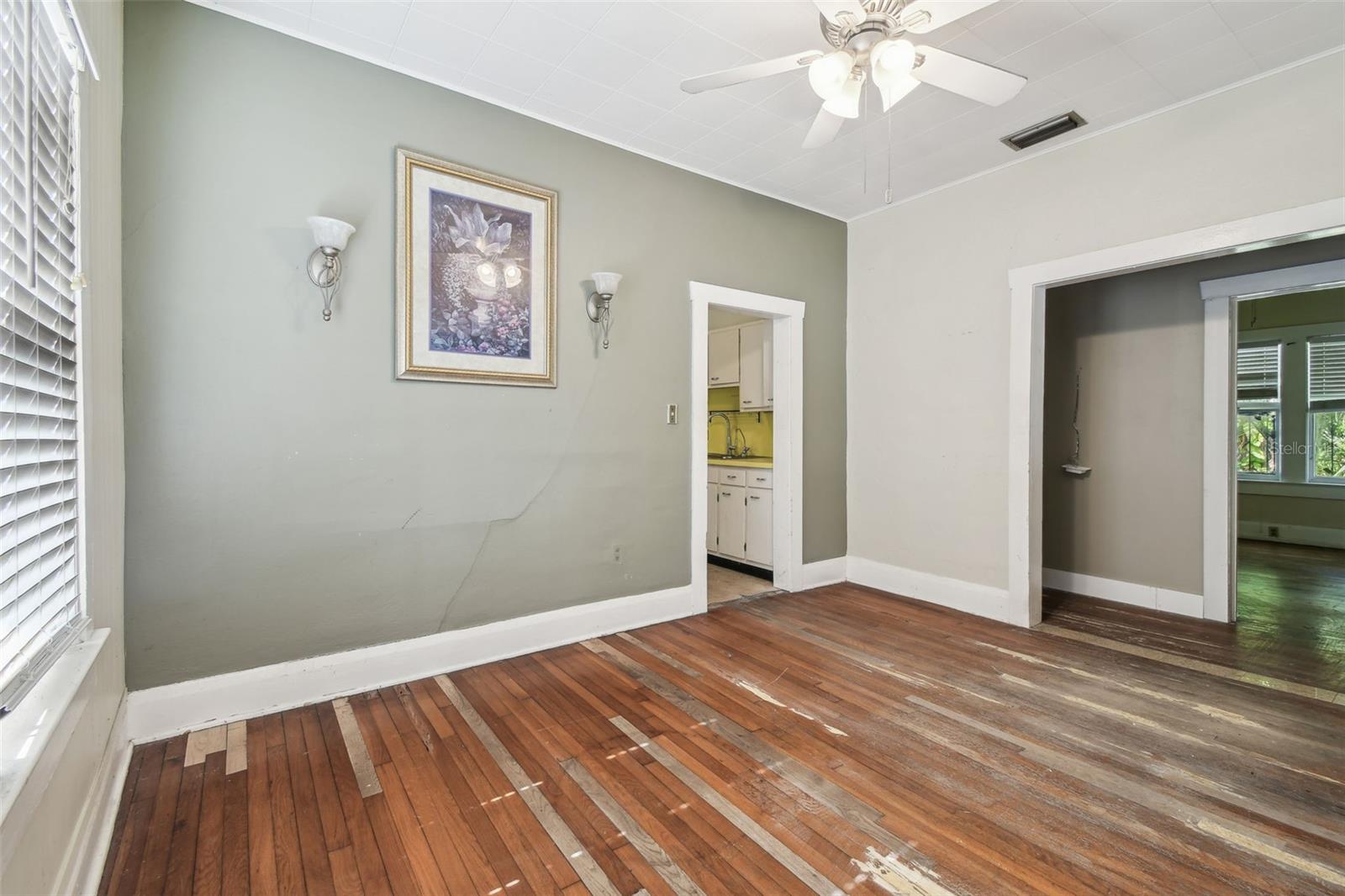 702 W VIRGINIA AVE — photo 32