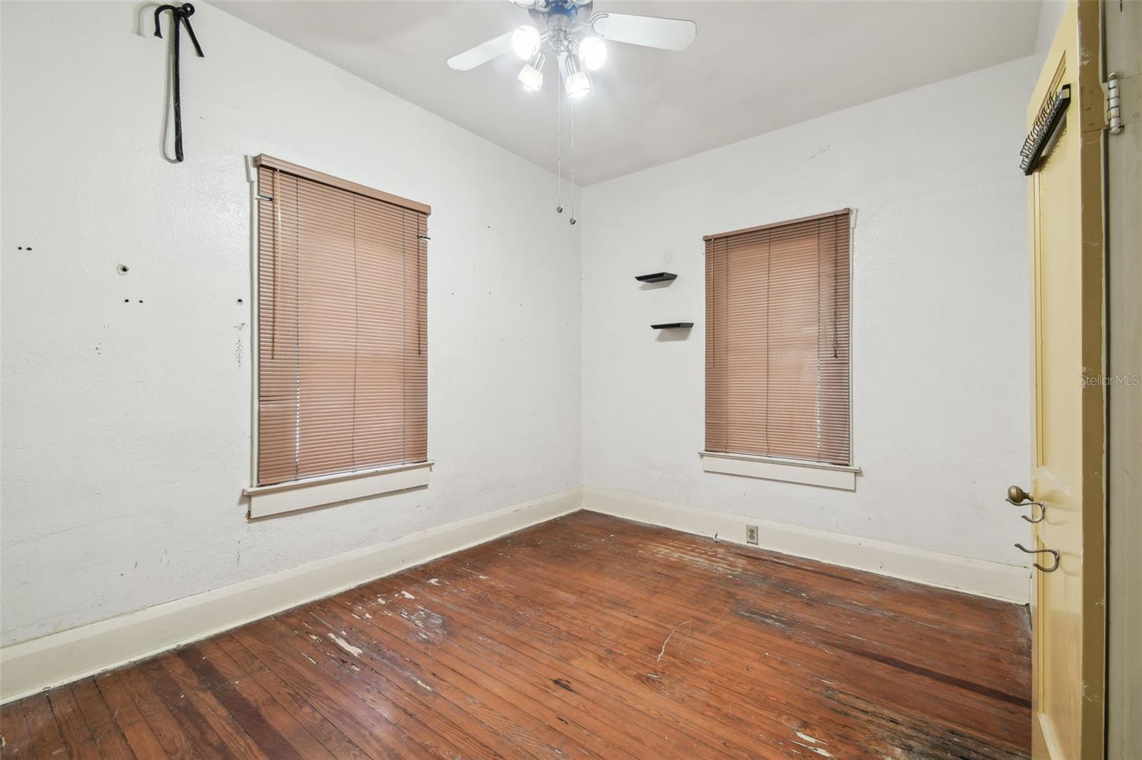 702 W VIRGINIA AVE — photo 42
