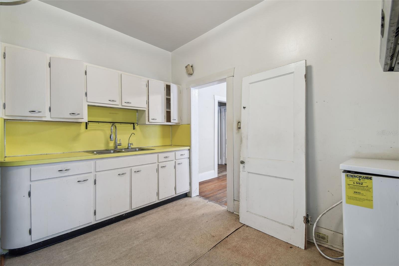 702 W VIRGINIA AVE — photo 49