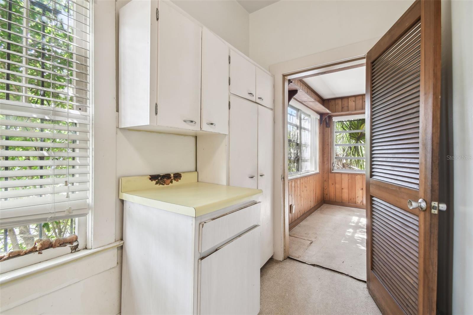 702 W VIRGINIA AVE — photo 55
