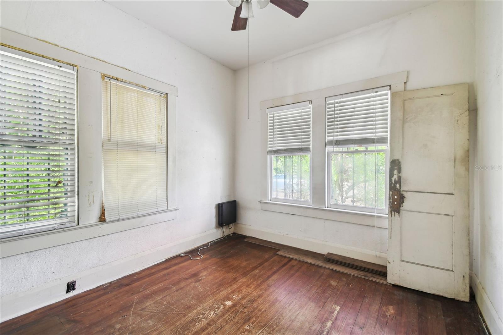 702 W VIRGINIA AVE — photo 28