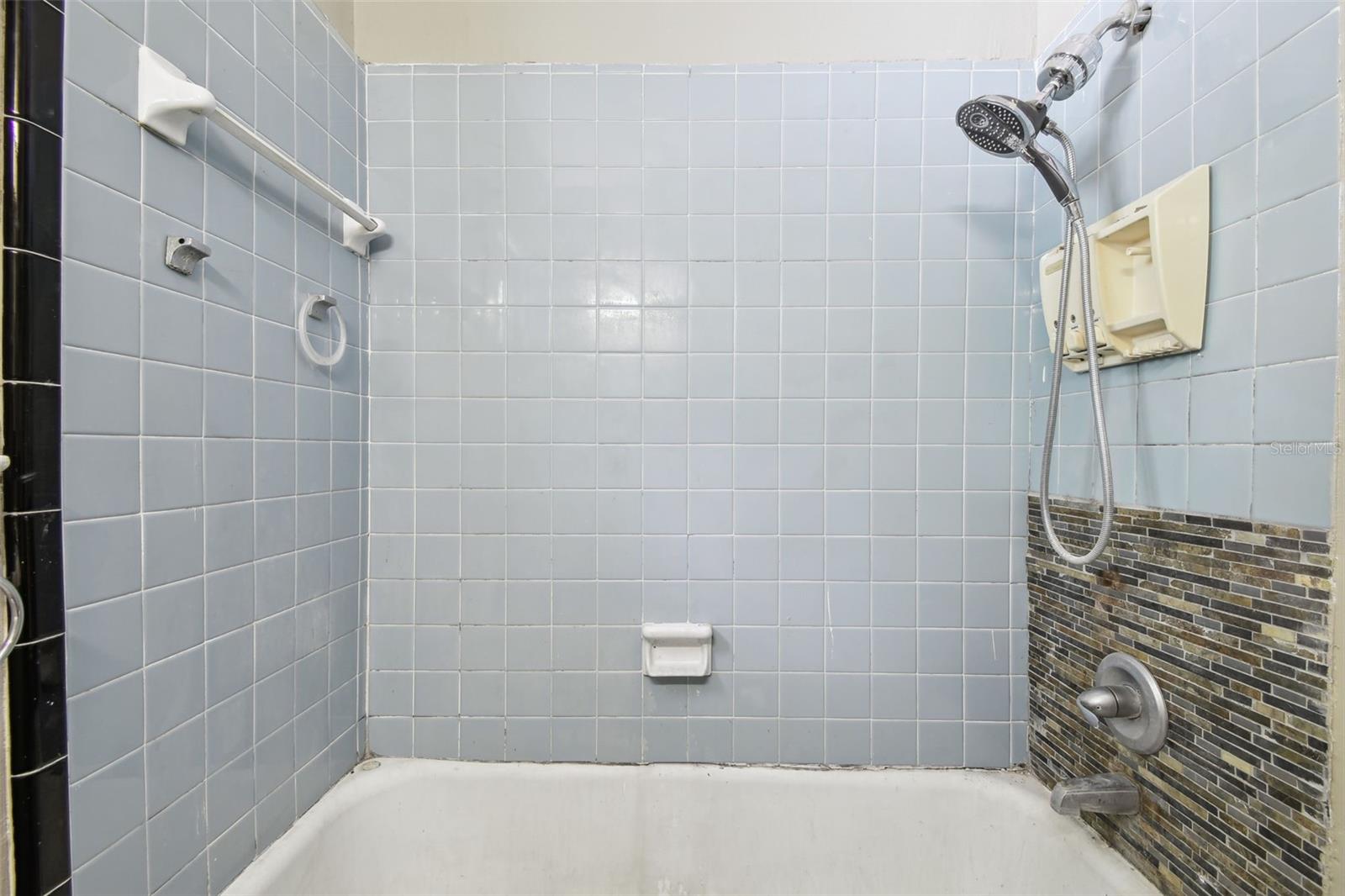702 W VIRGINIA AVE — photo 41