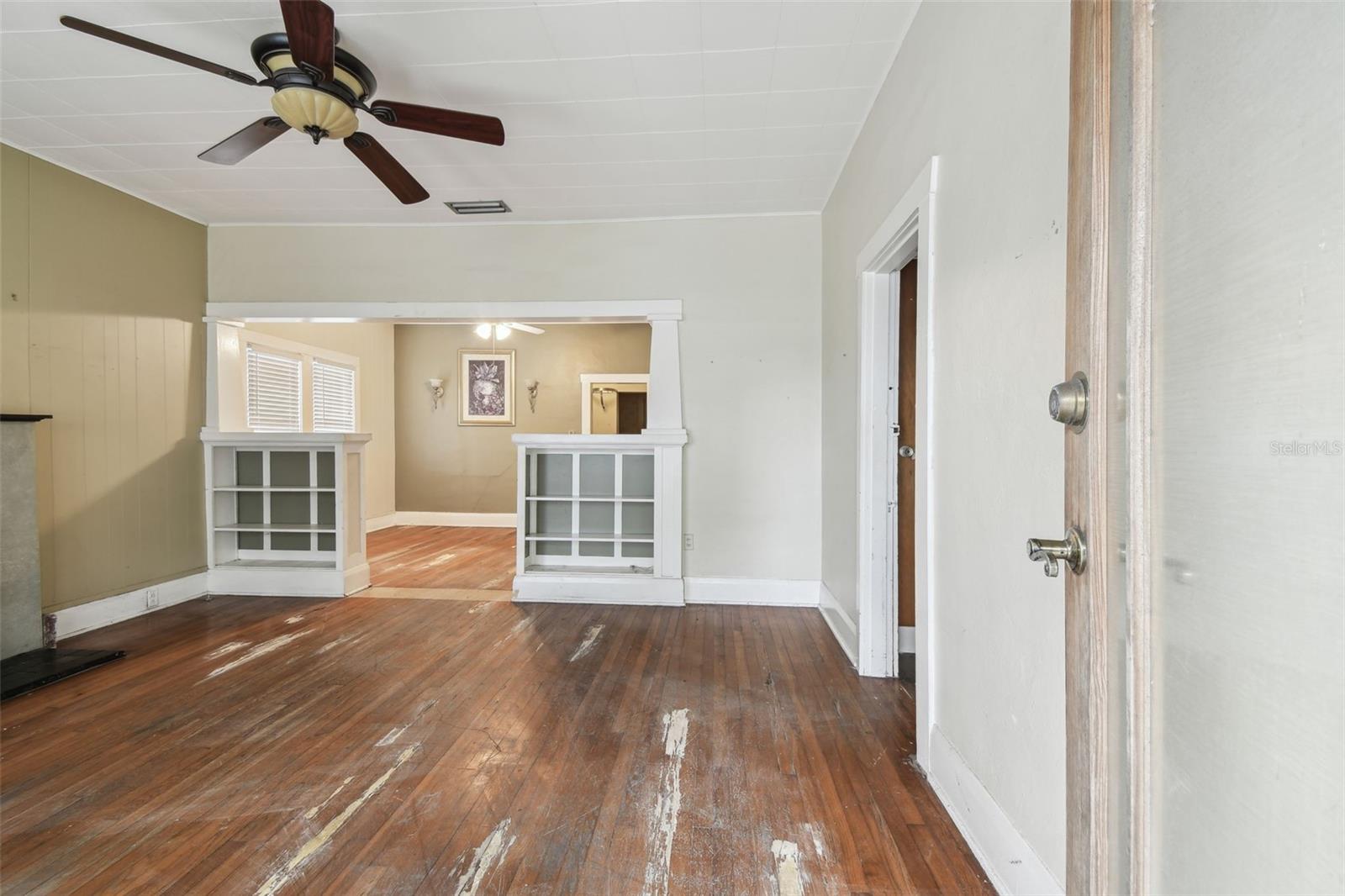 702 W VIRGINIA AVE — photo 23