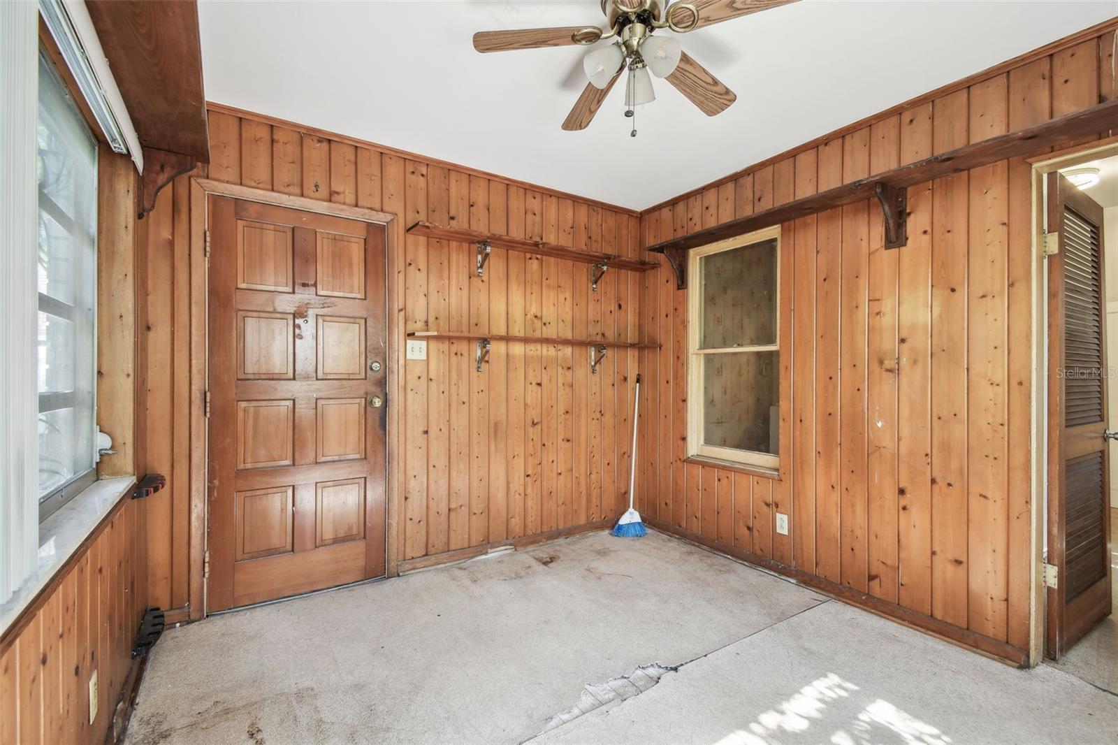 702 W VIRGINIA AVE — photo 52