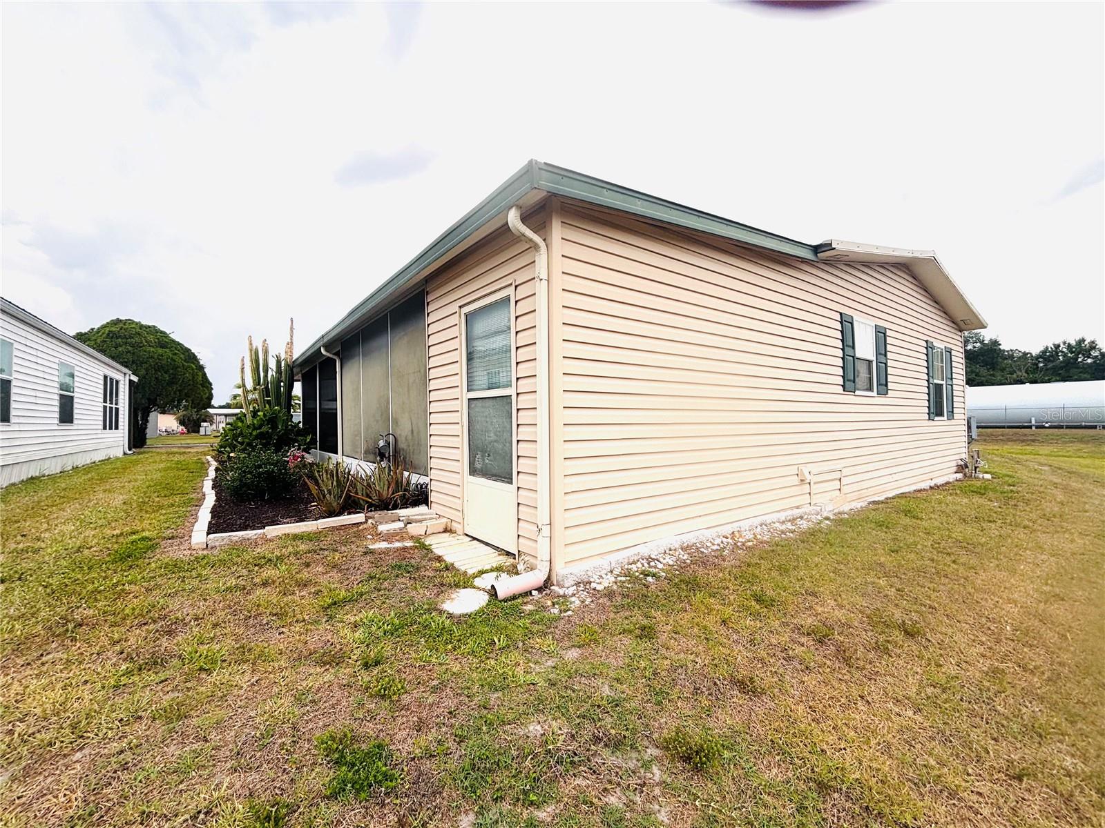 34445 COUNTRYSIDE DR — photo 23