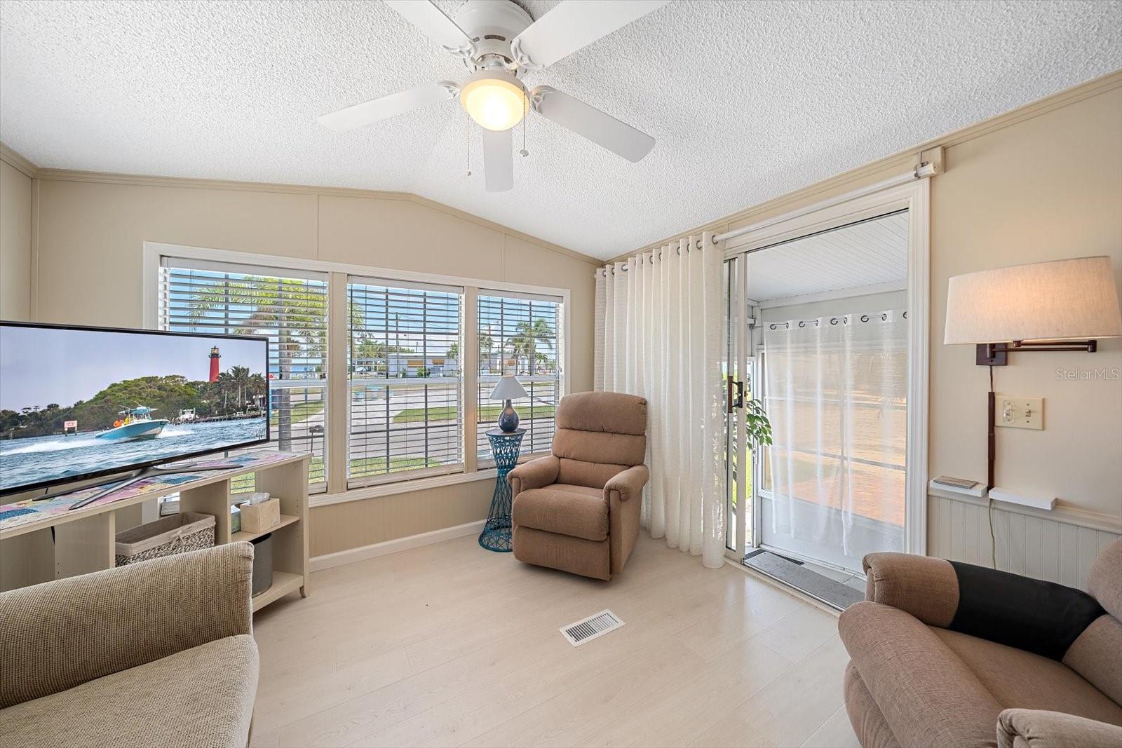 58 MONTEGO DR — photo 8