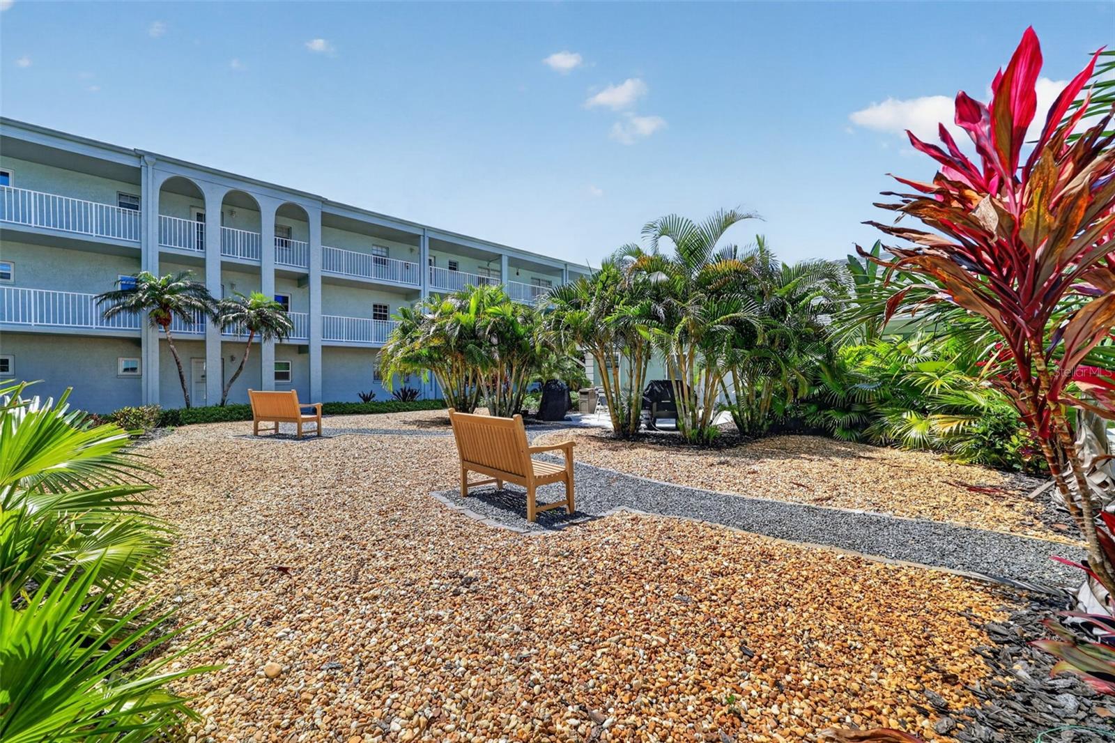 1706 BELLEAIR FOREST DR #220 — photo 18