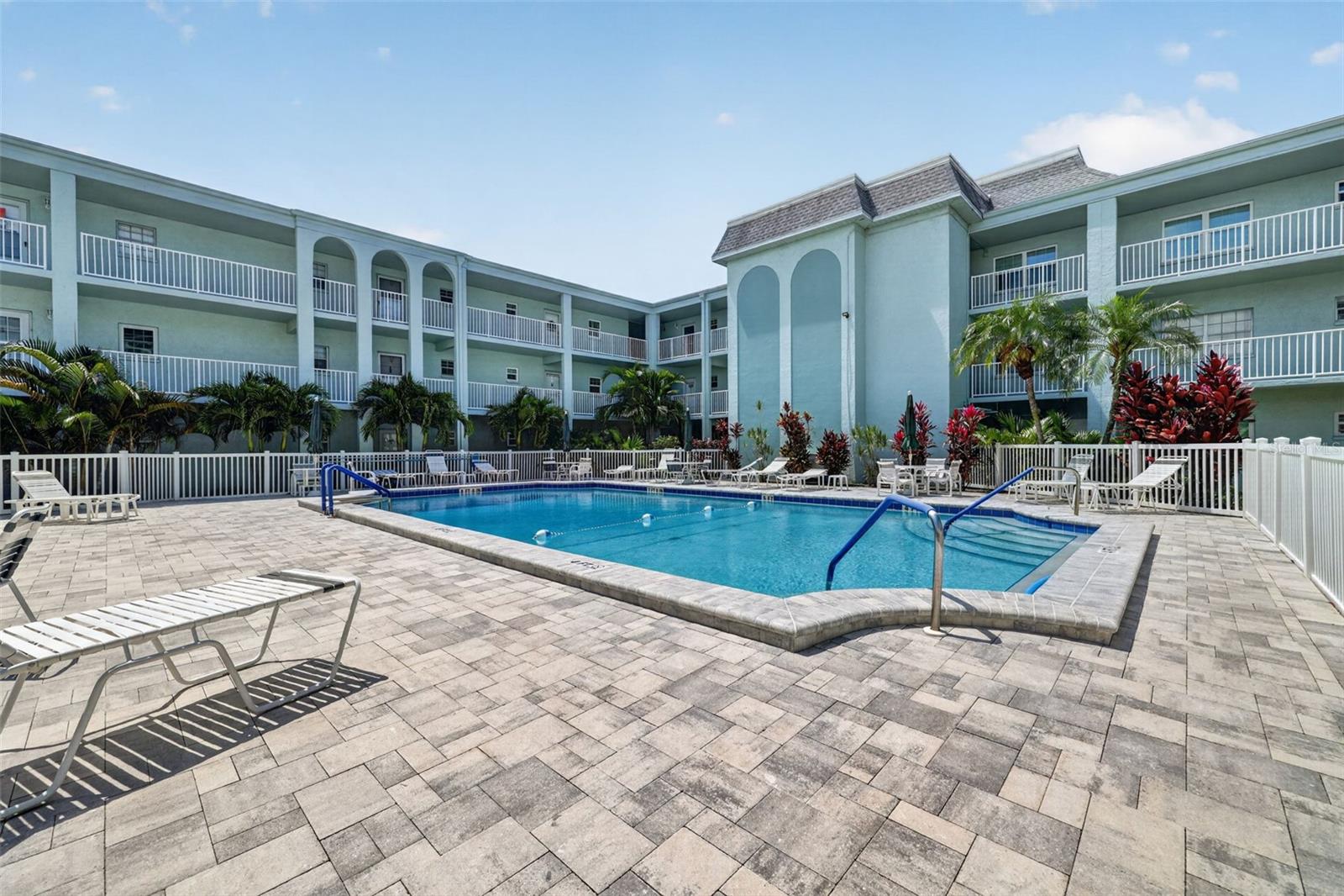 1706 BELLEAIR FOREST DR #220 — photo 20
