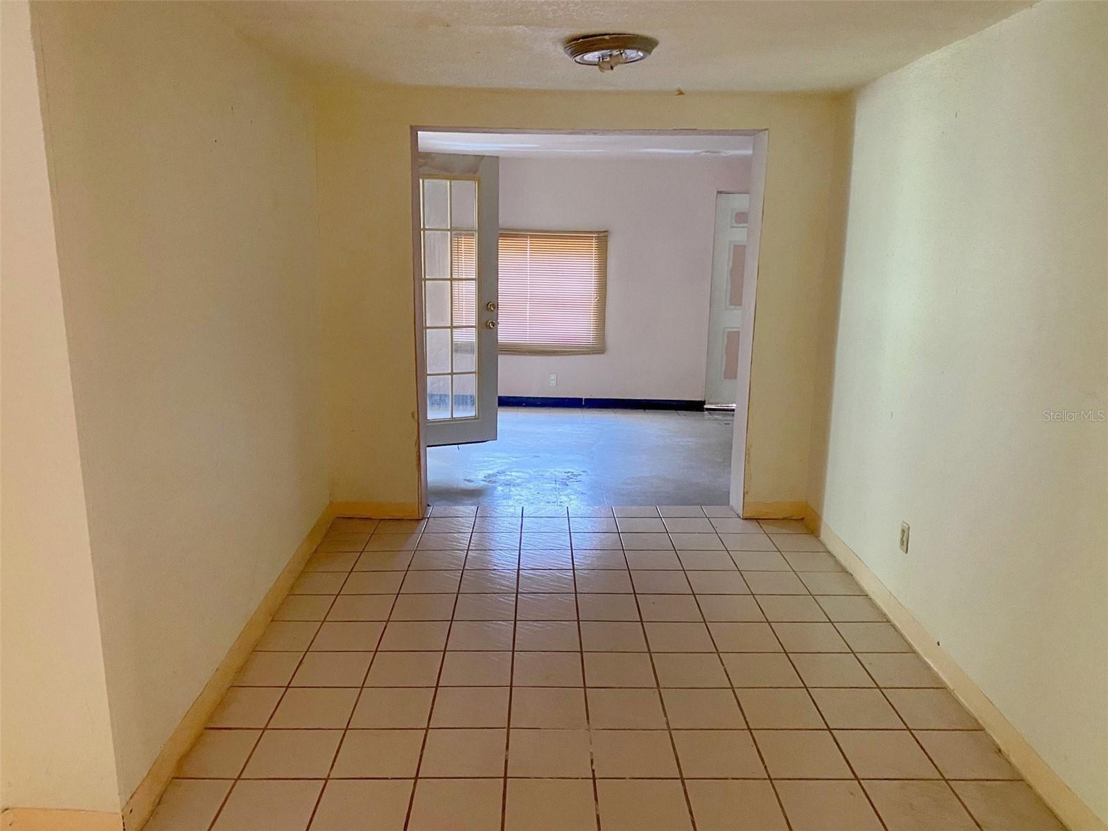 3716 E CLIFTON ST — photo 2