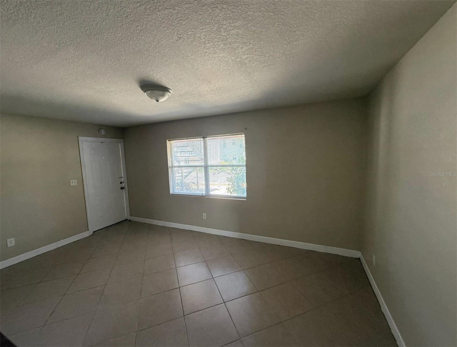 117 N EVERGREEN AVE #102 — photo 2