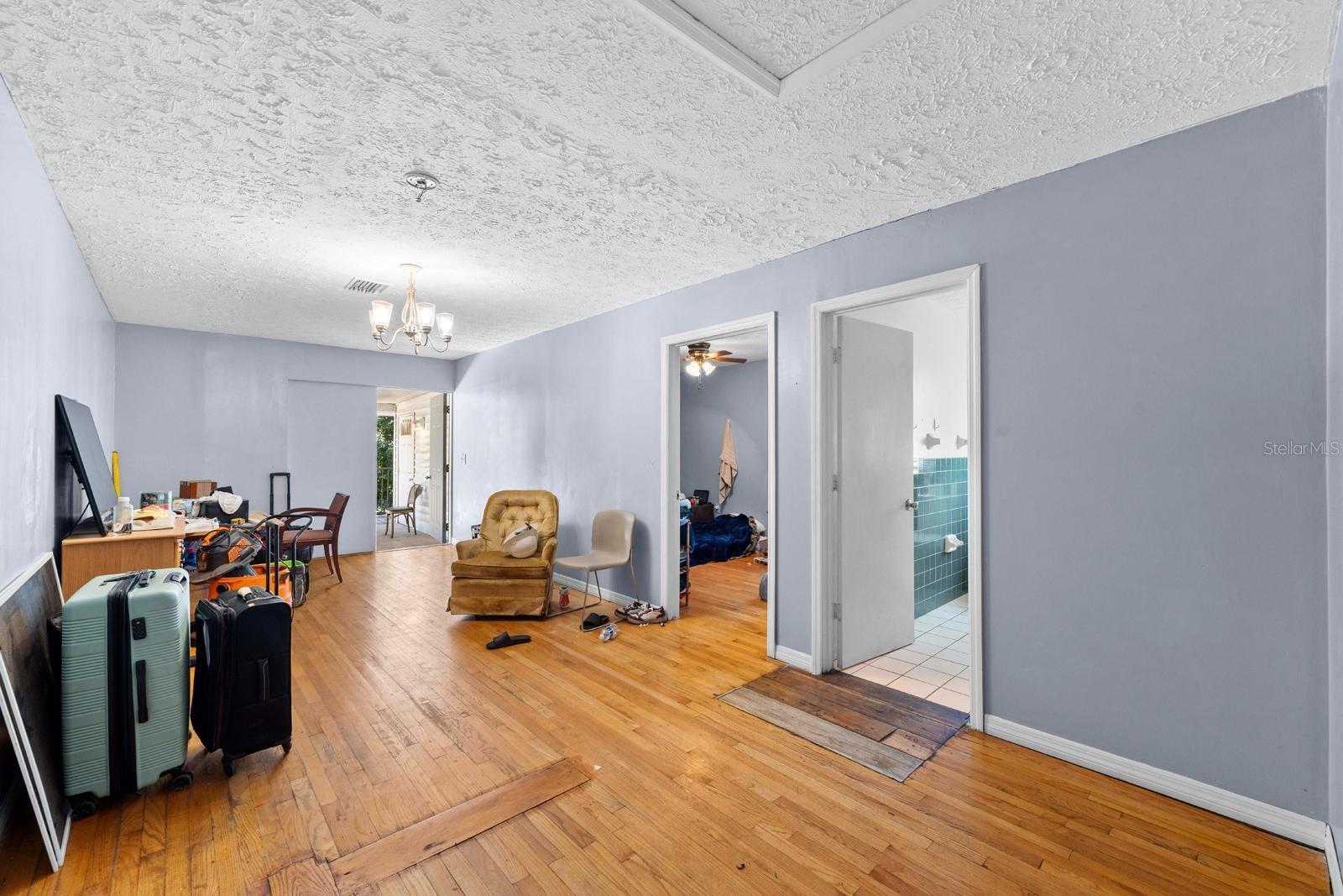 4624 N HUBERT AVE — photo 18