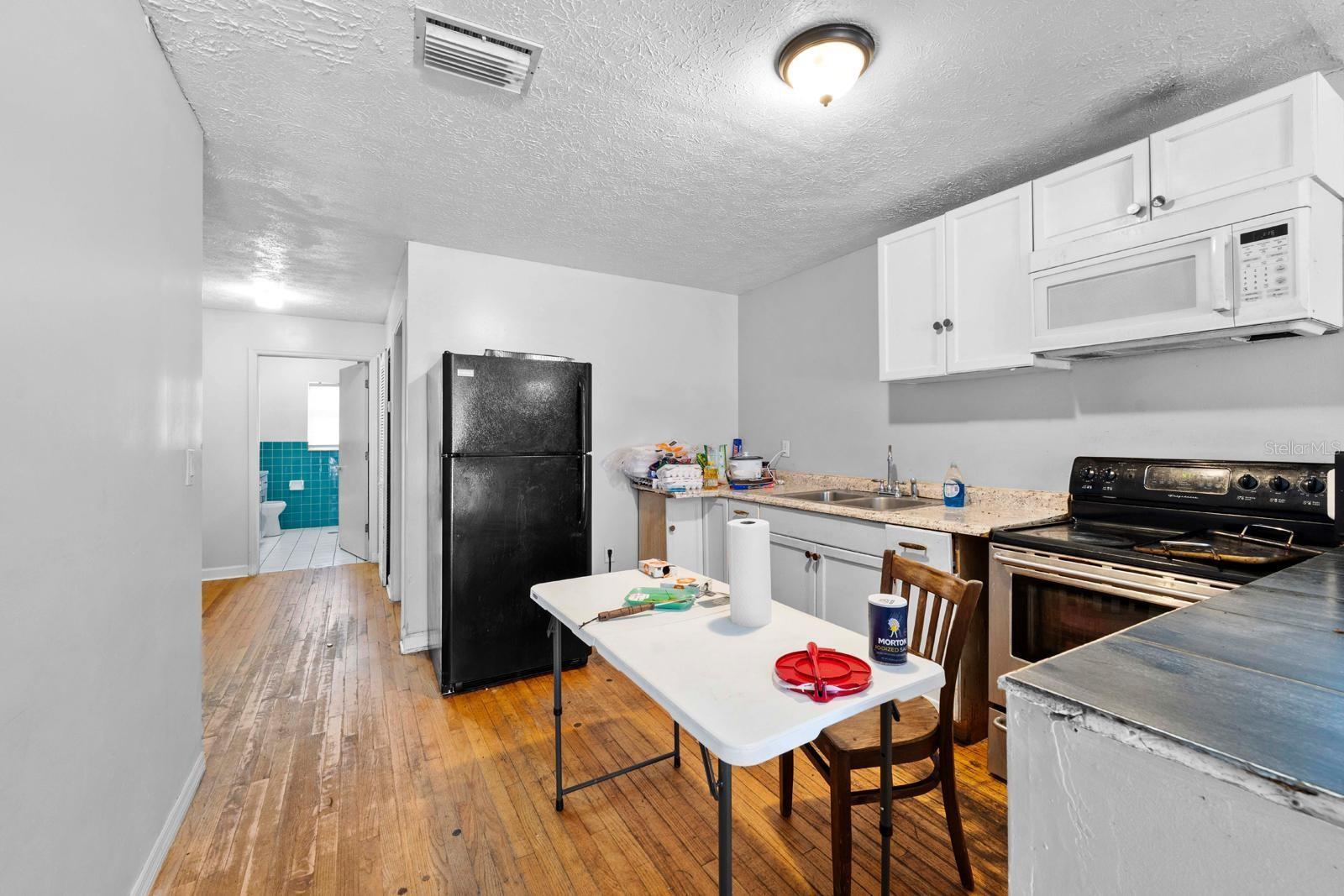4624 N HUBERT AVE — photo 16
