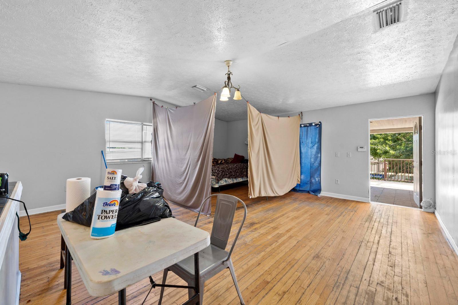 4624 N HUBERT AVE — photo 25