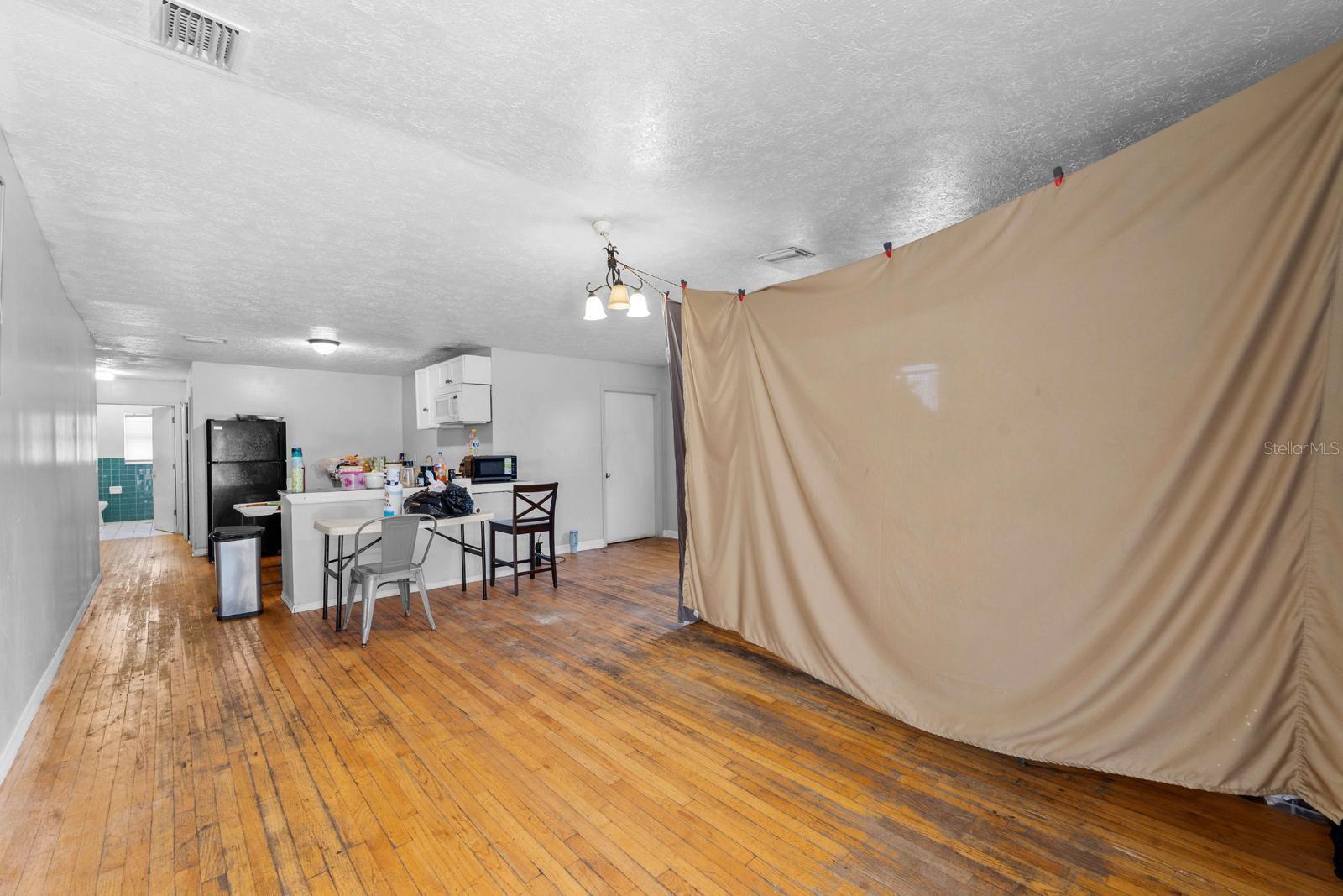 4624 N HUBERT AVE — photo 23