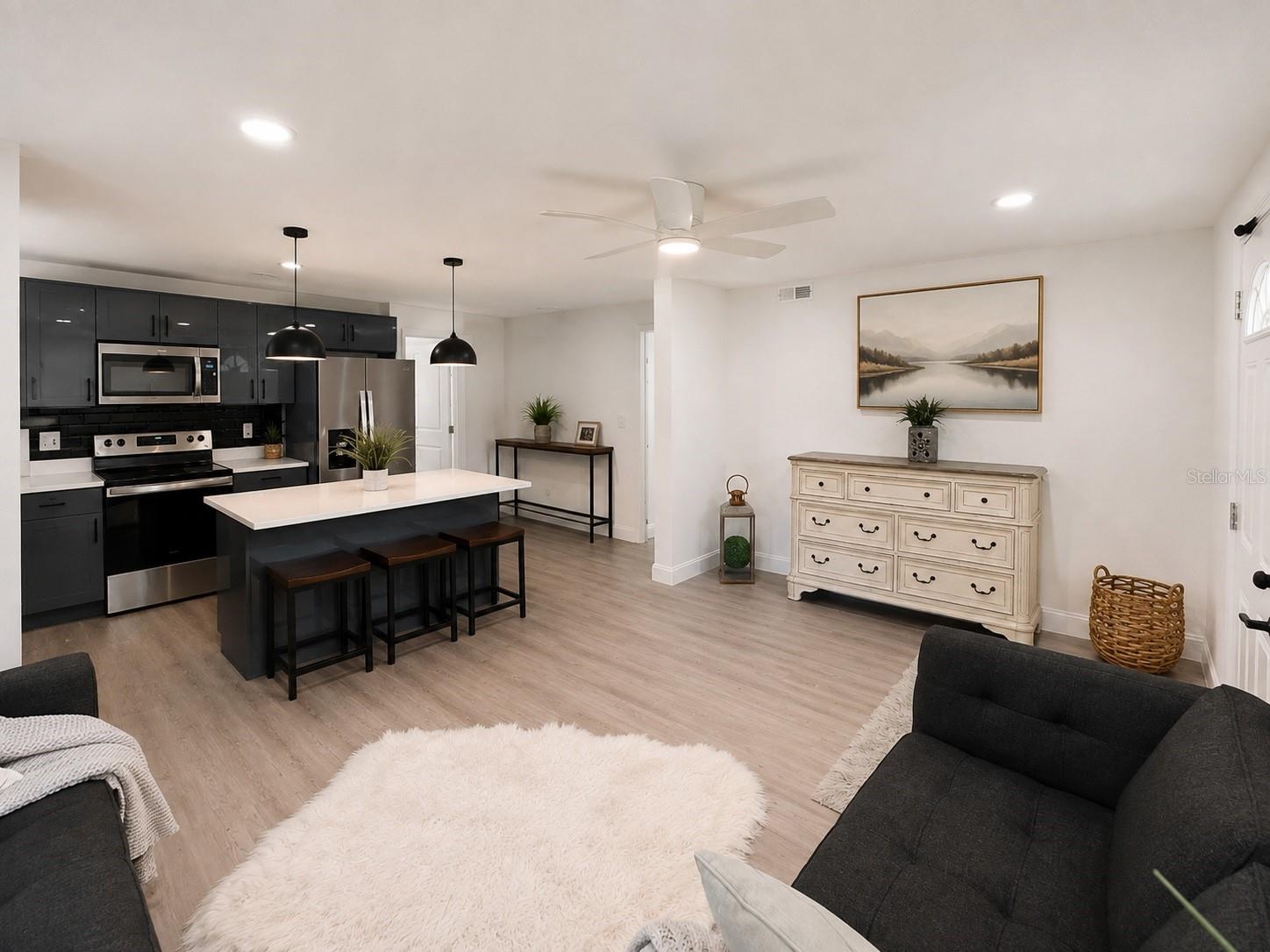 4114 W OLIVE ST — photo 2