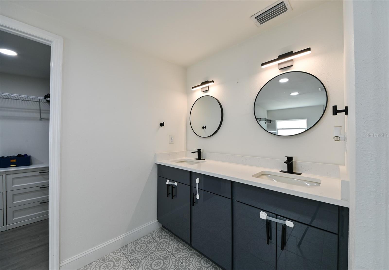 4114 W OLIVE ST — photo 9