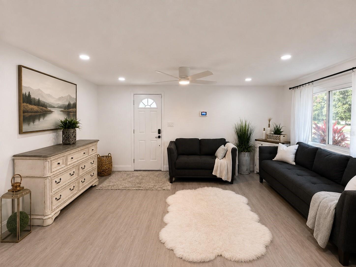 4114 W OLIVE ST — photo 3