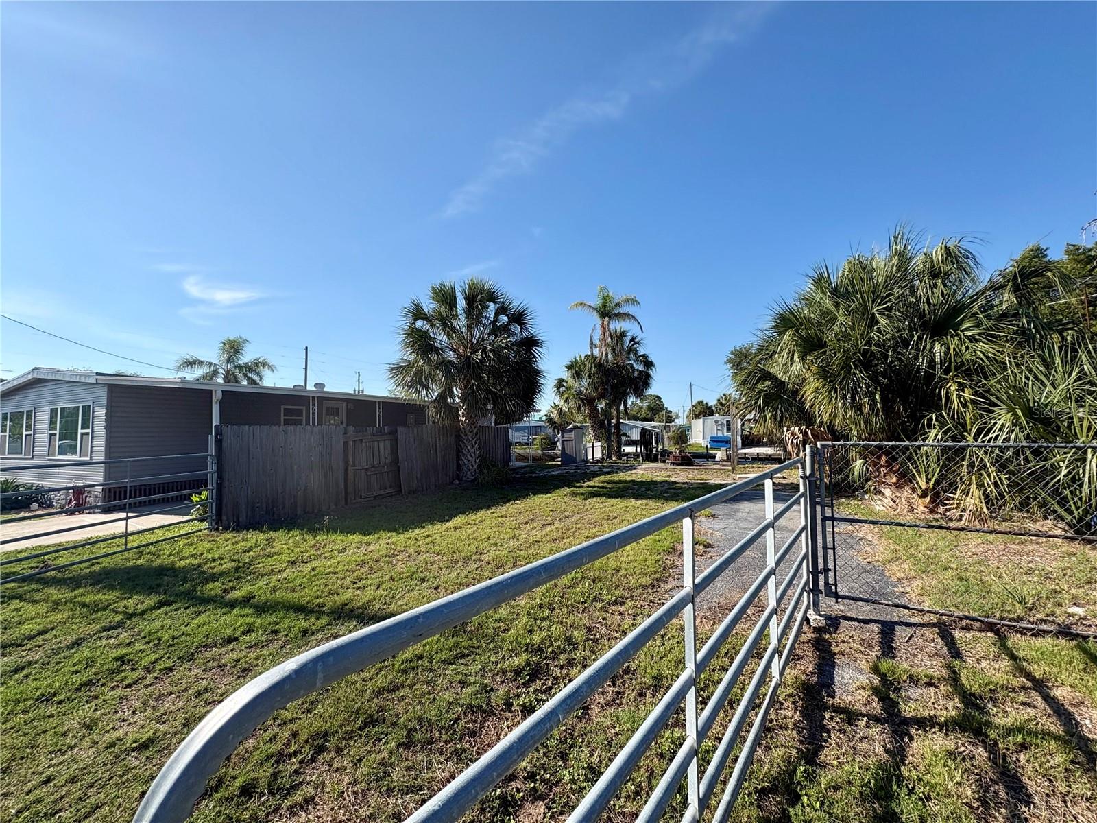 6832 ALBATROSS LN — photo 10