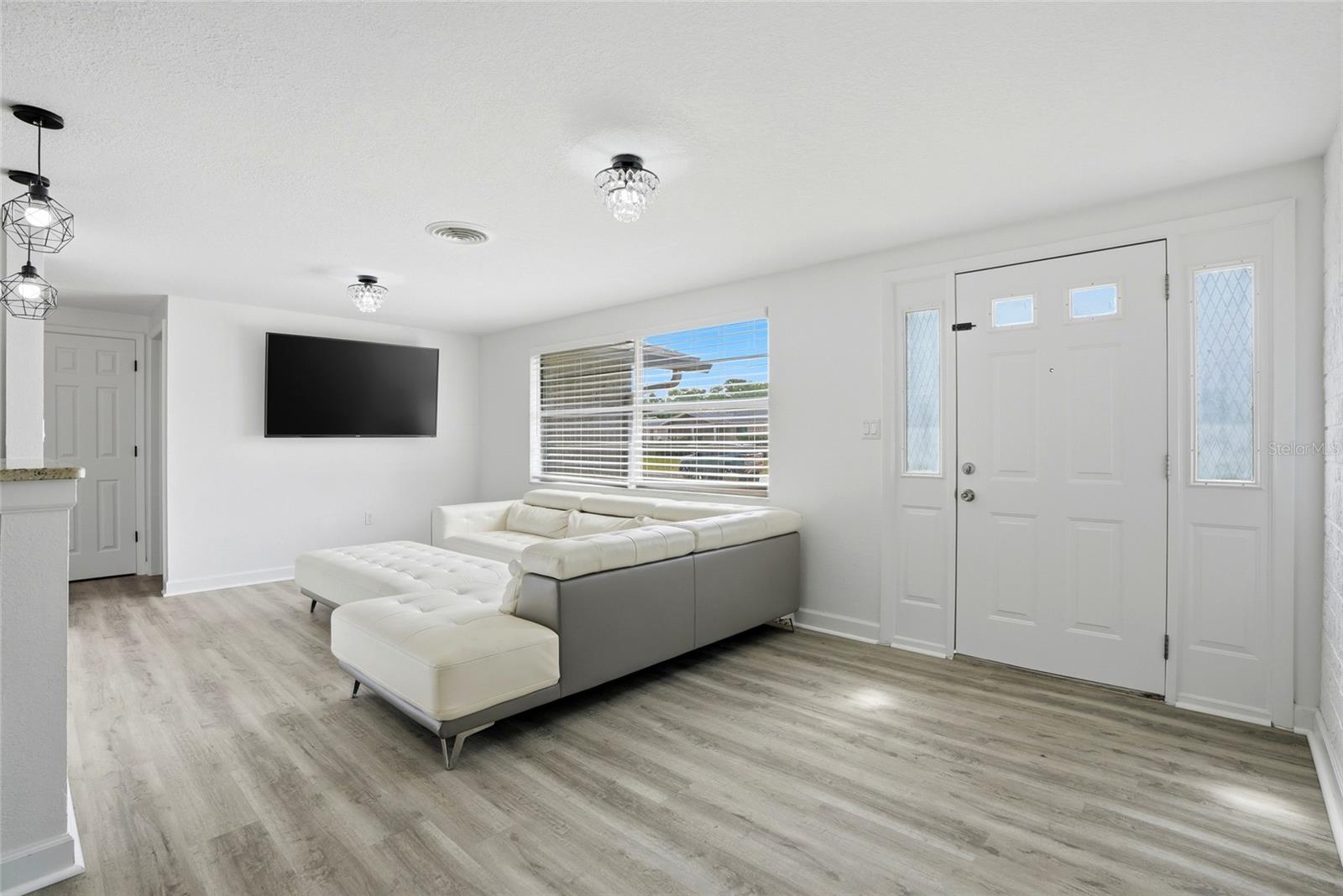 10737 FILLMORE AVE — photo 10