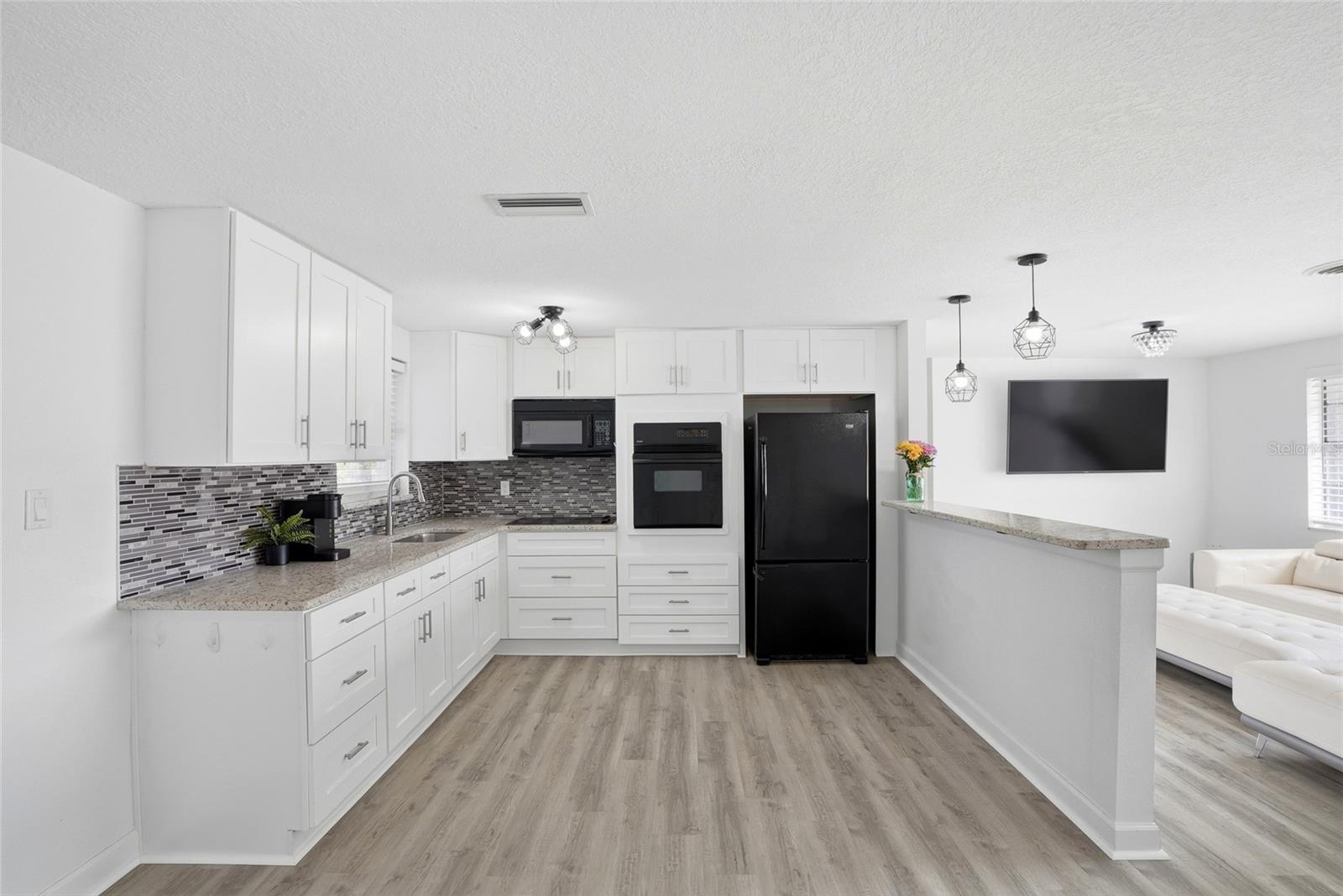 10737 FILLMORE AVE — photo 5