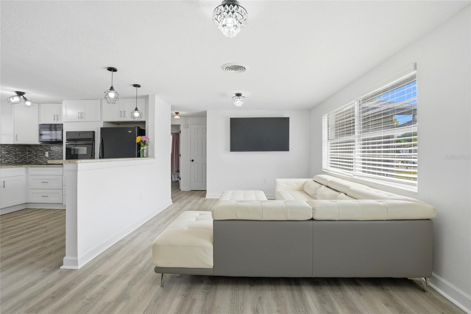 10737 FILLMORE AVE — photo 8