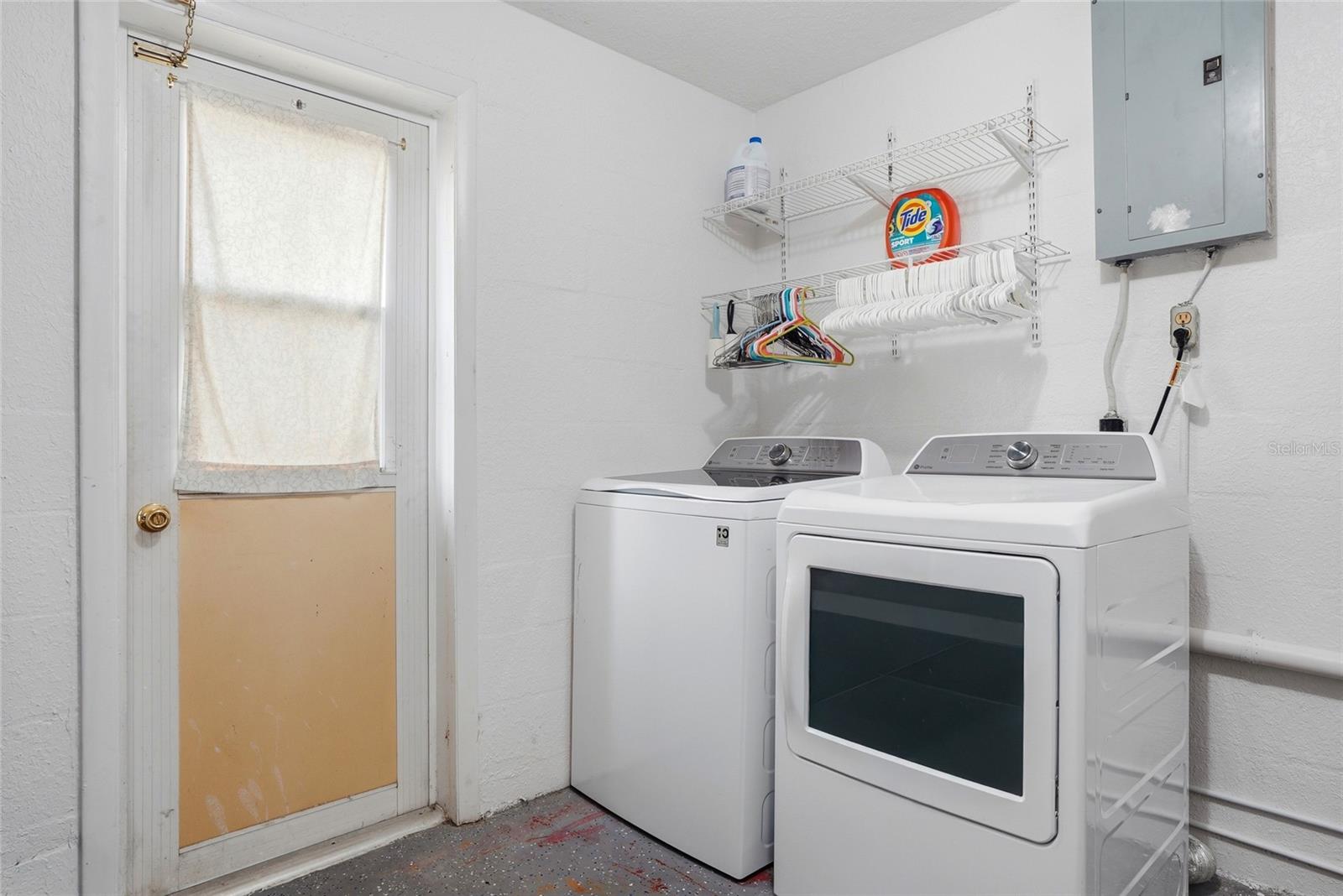 10737 FILLMORE AVE — photo 26