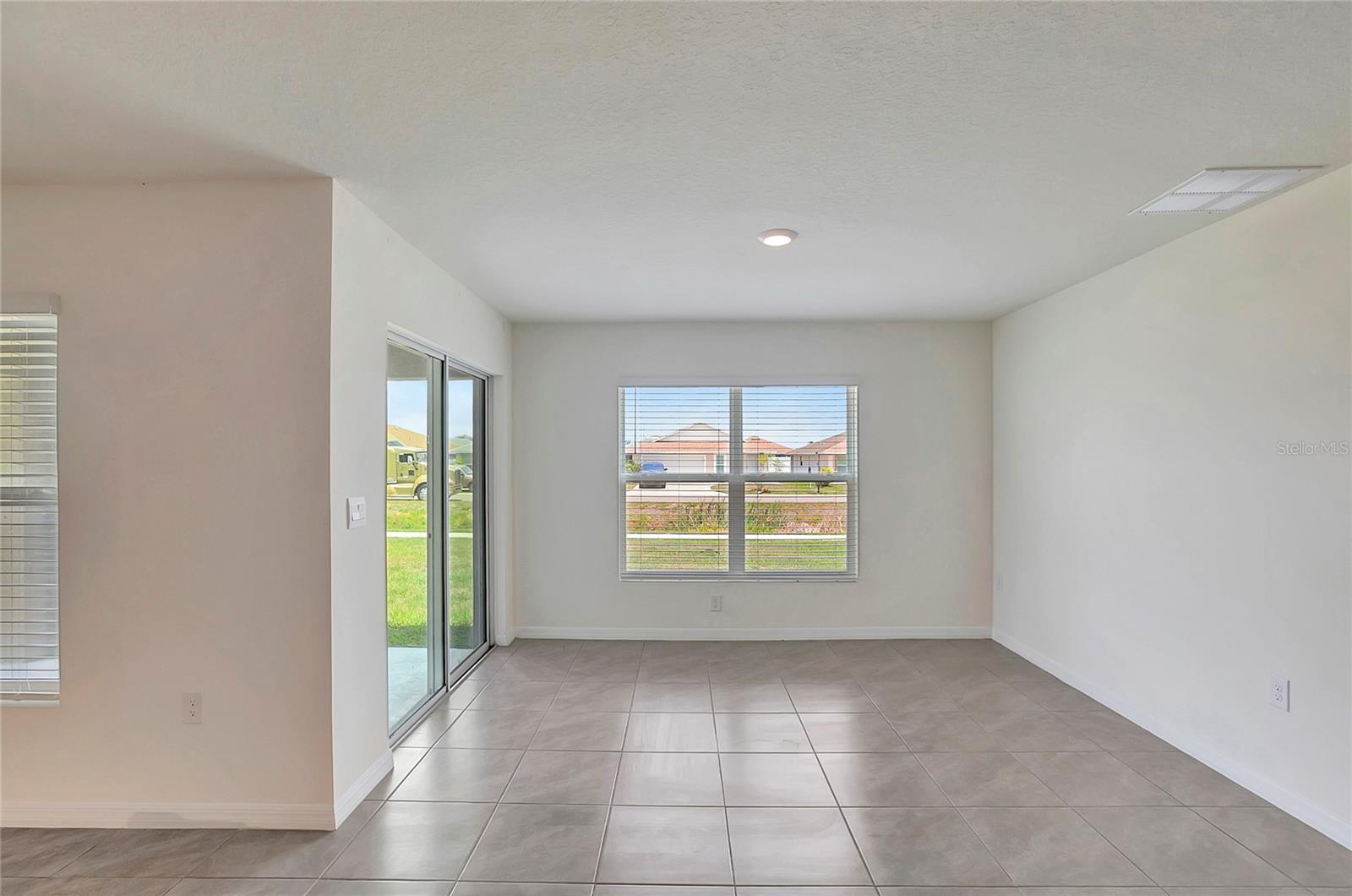 810 ACE OUTLAW AVE — photo 12