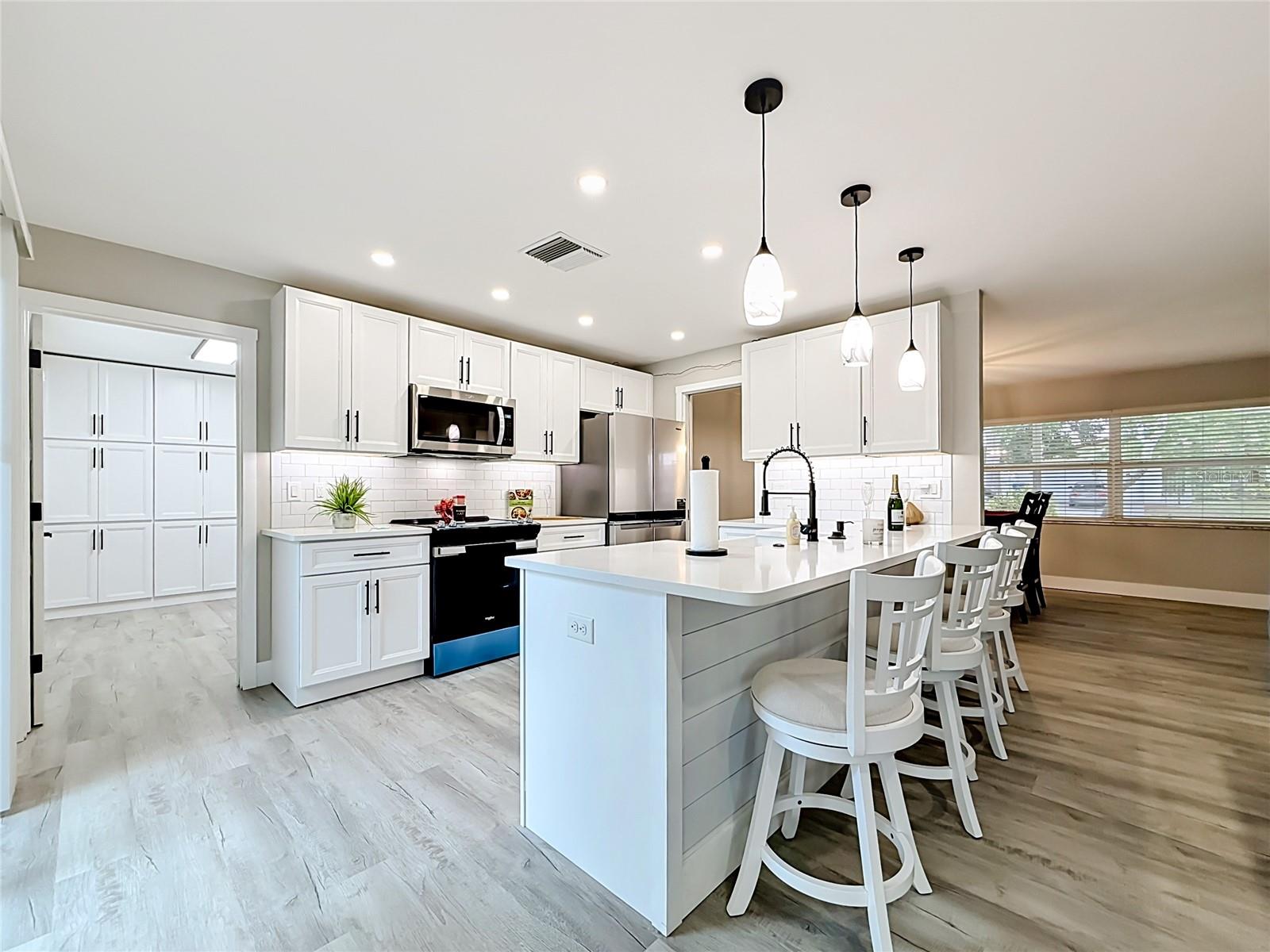 508 SHORE DR — photo 9