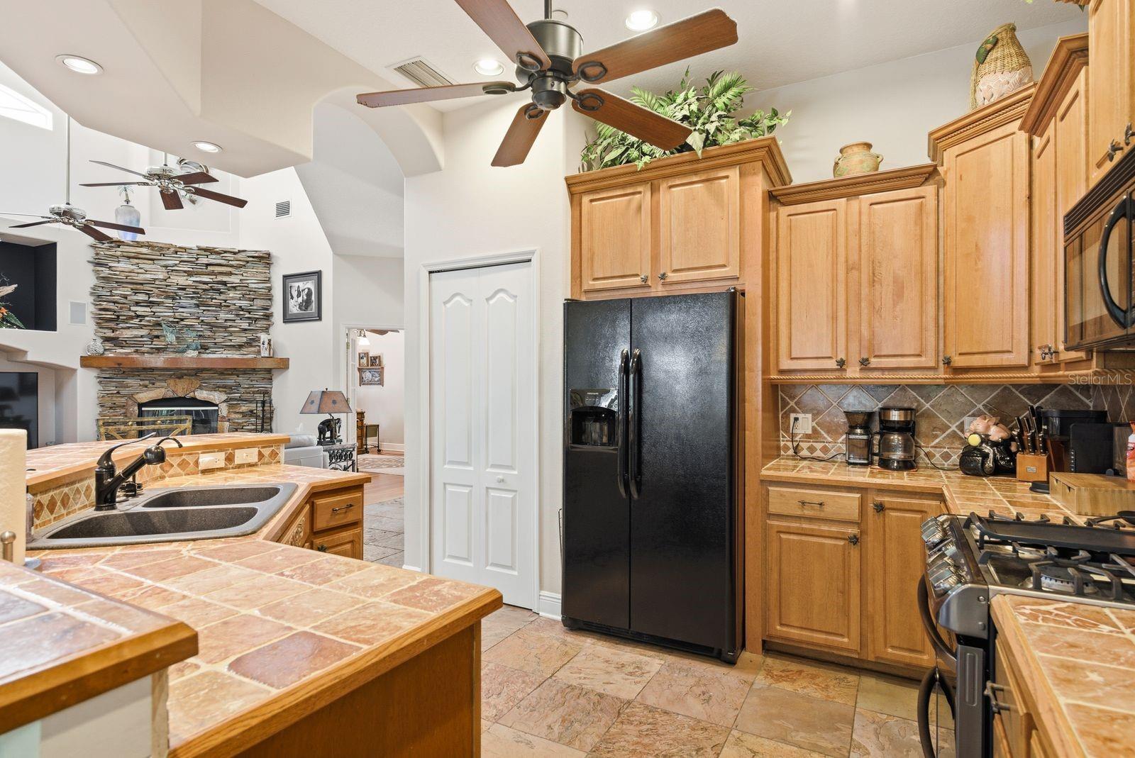 503 PALM AVE — photo 22