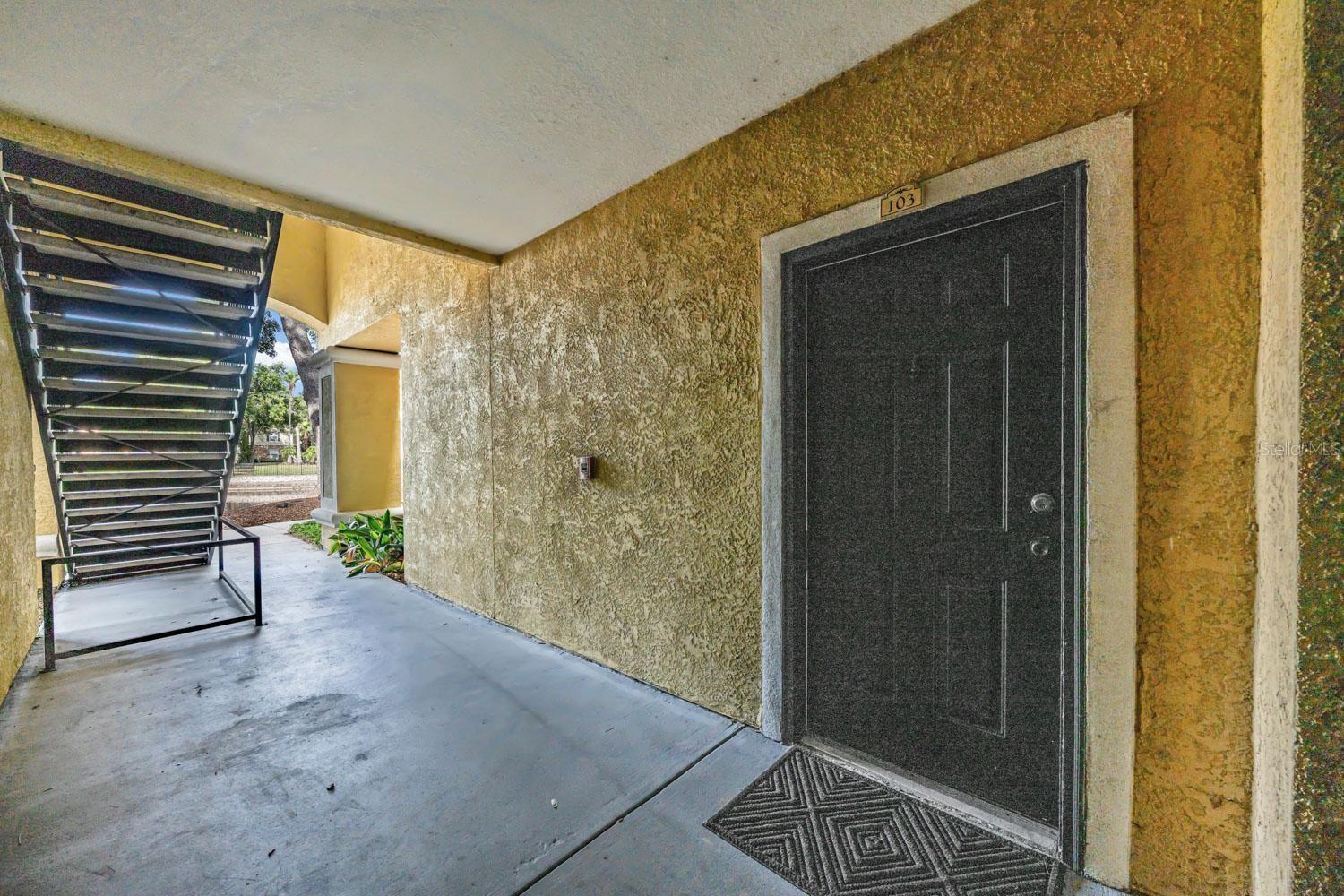 10103 COURTNEY OAKS CIR #103 — photo 3