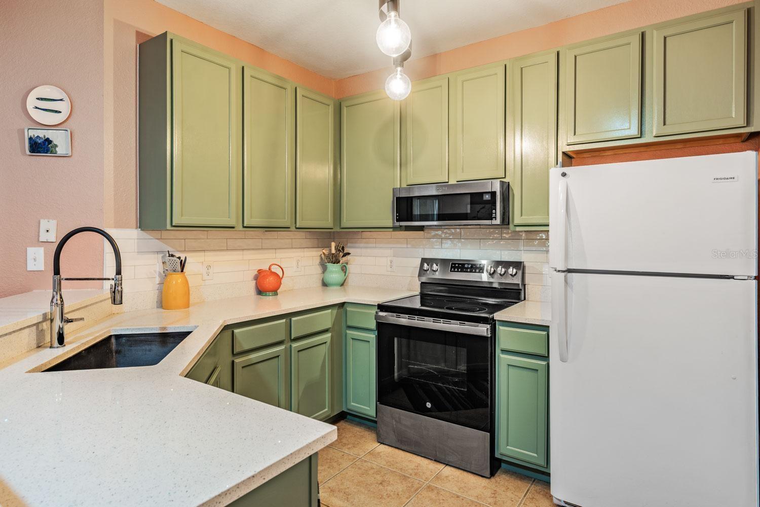 10103 COURTNEY OAKS CIR #103 — photo 12