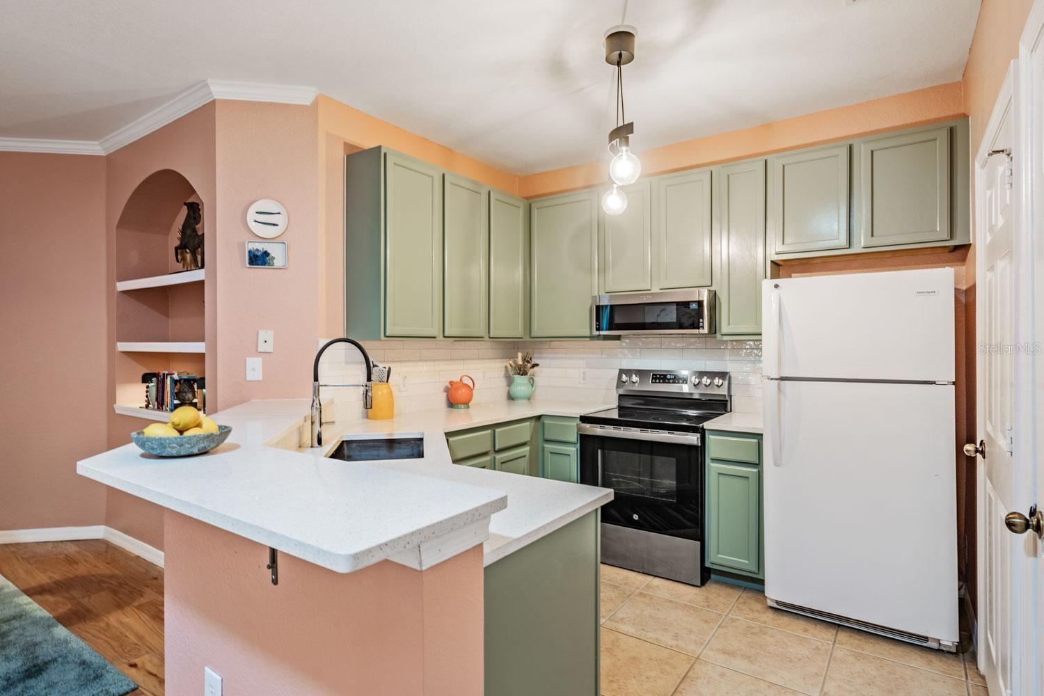 10103 COURTNEY OAKS CIR #103 — photo 8