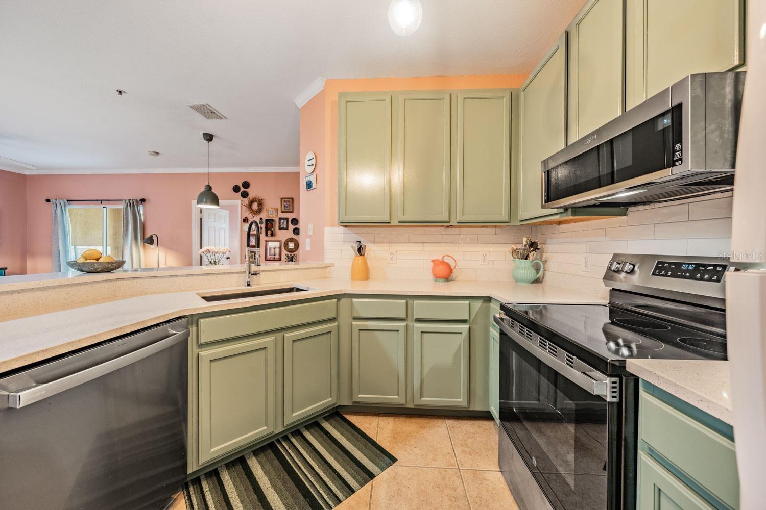 10103 COURTNEY OAKS CIR #103 — photo 11