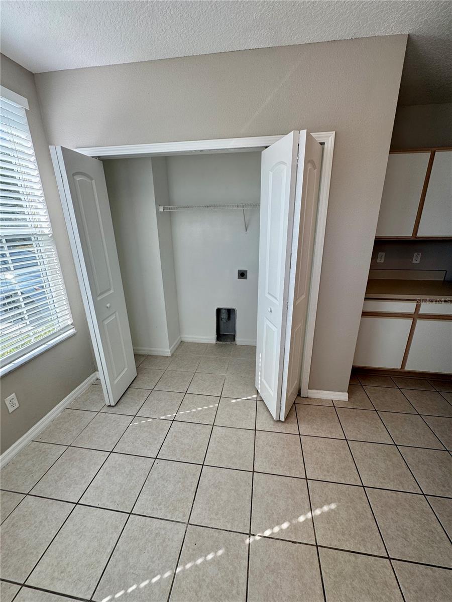 9701 CARLSDALE DR — photo 9