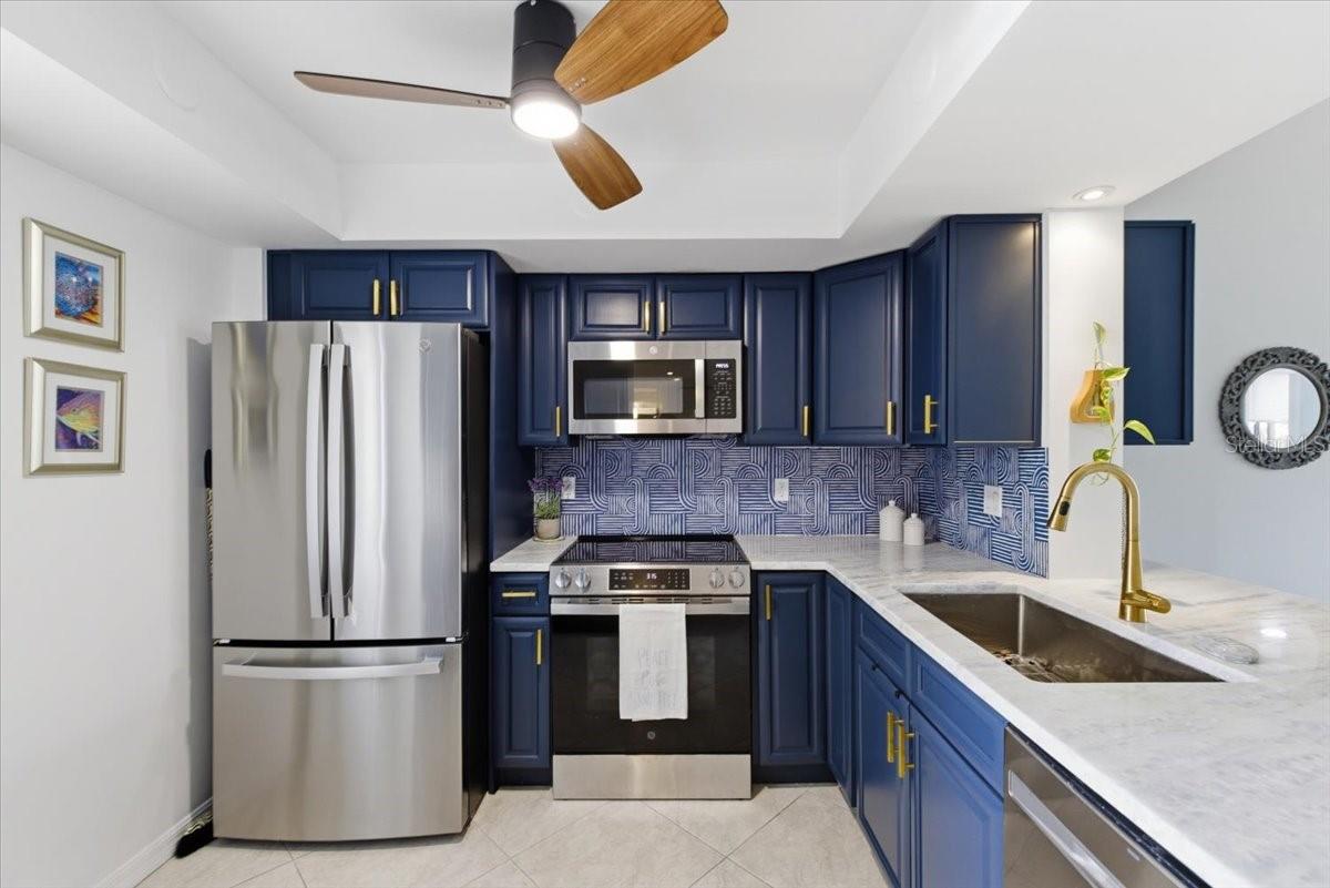 2621 COVE CAY DR #302 — photo 2