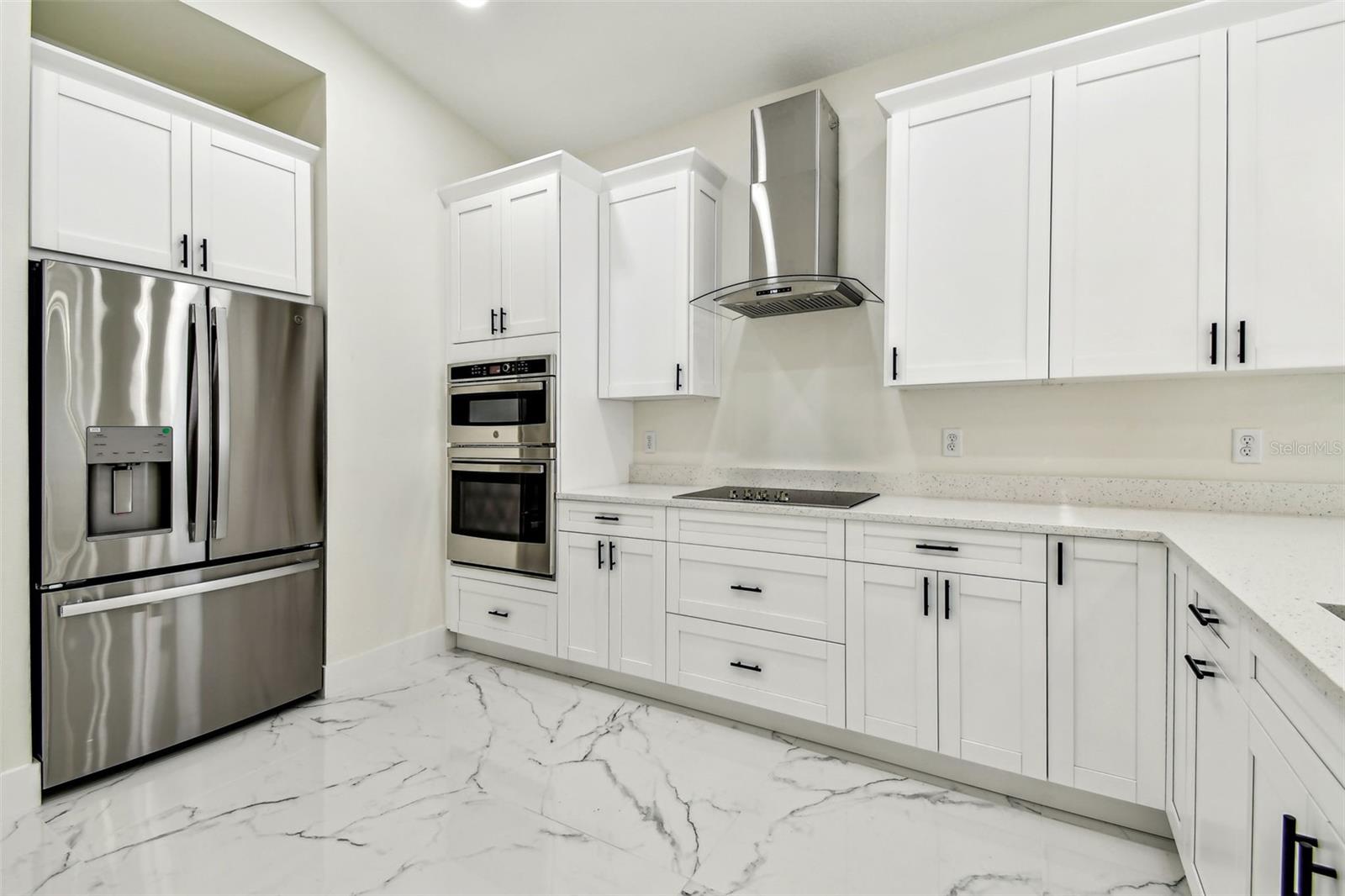 7012 N WILLOW AVE — photo 3