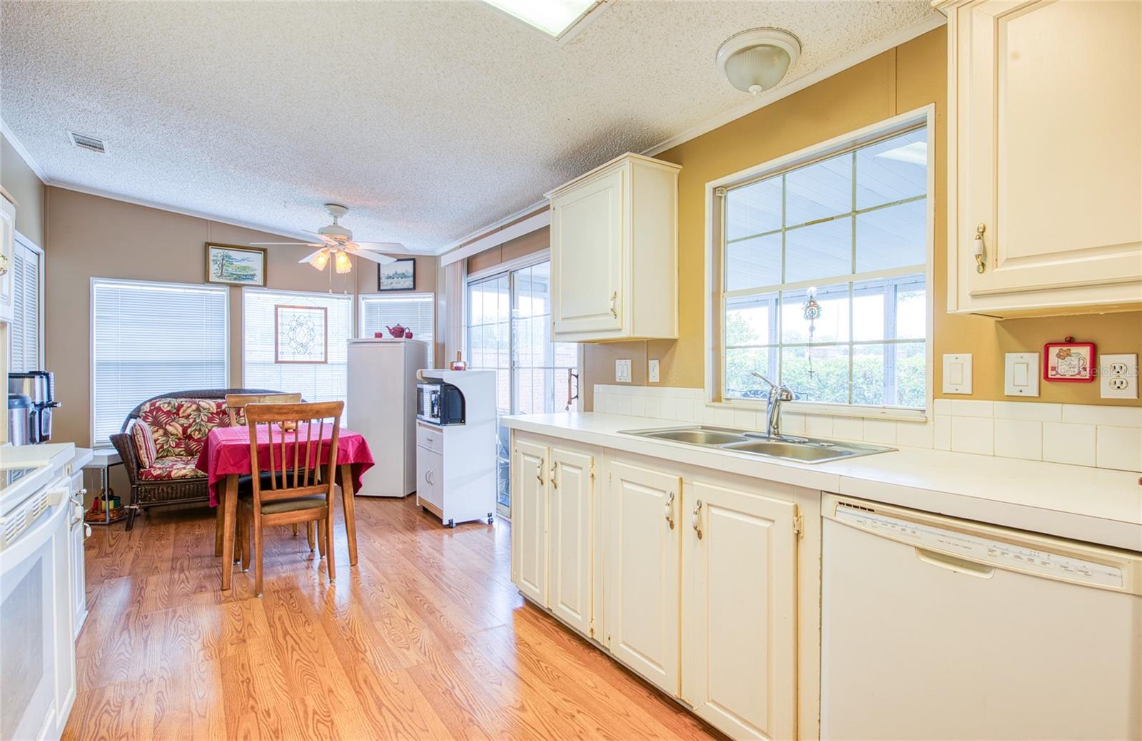 258 PELICAN DR N — photo 8