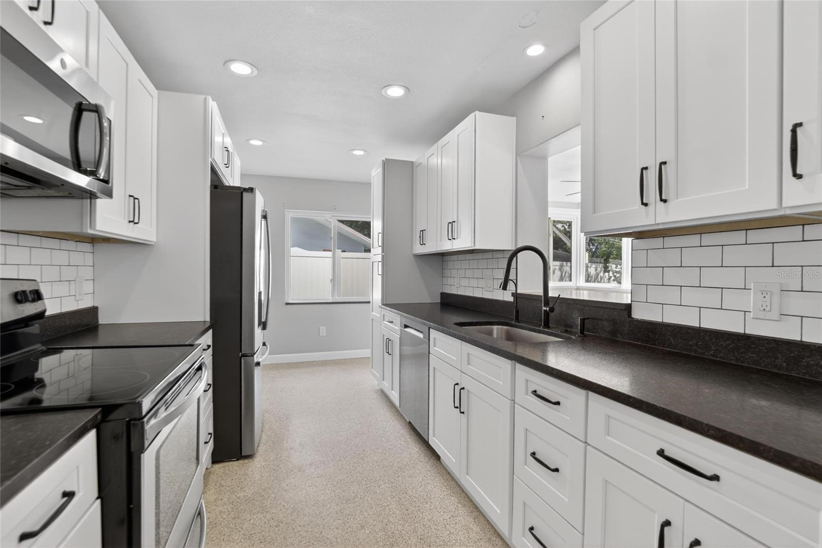 2115 EUCLID CIR E — photo 12