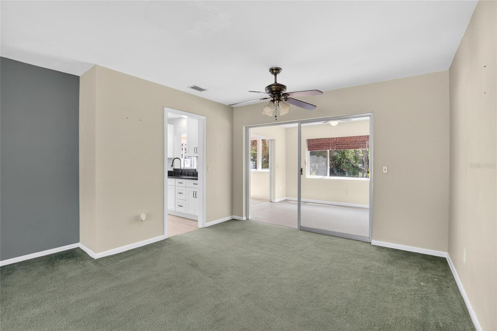 2115 EUCLID CIR E — photo 9