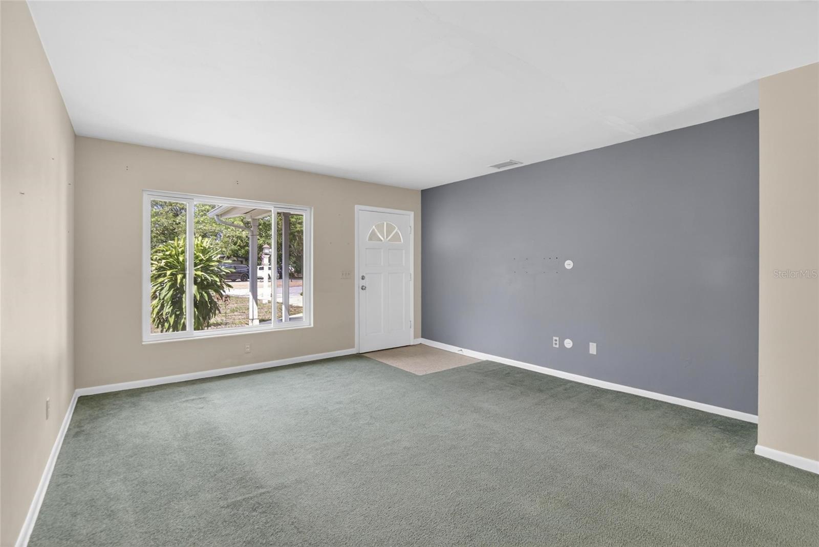 2115 EUCLID CIR E — photo 7