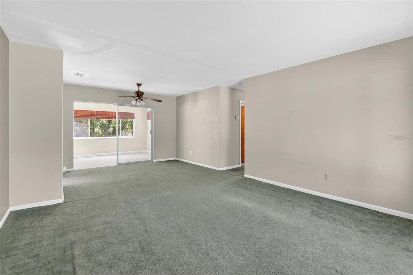 2115 EUCLID CIR E — photo 8