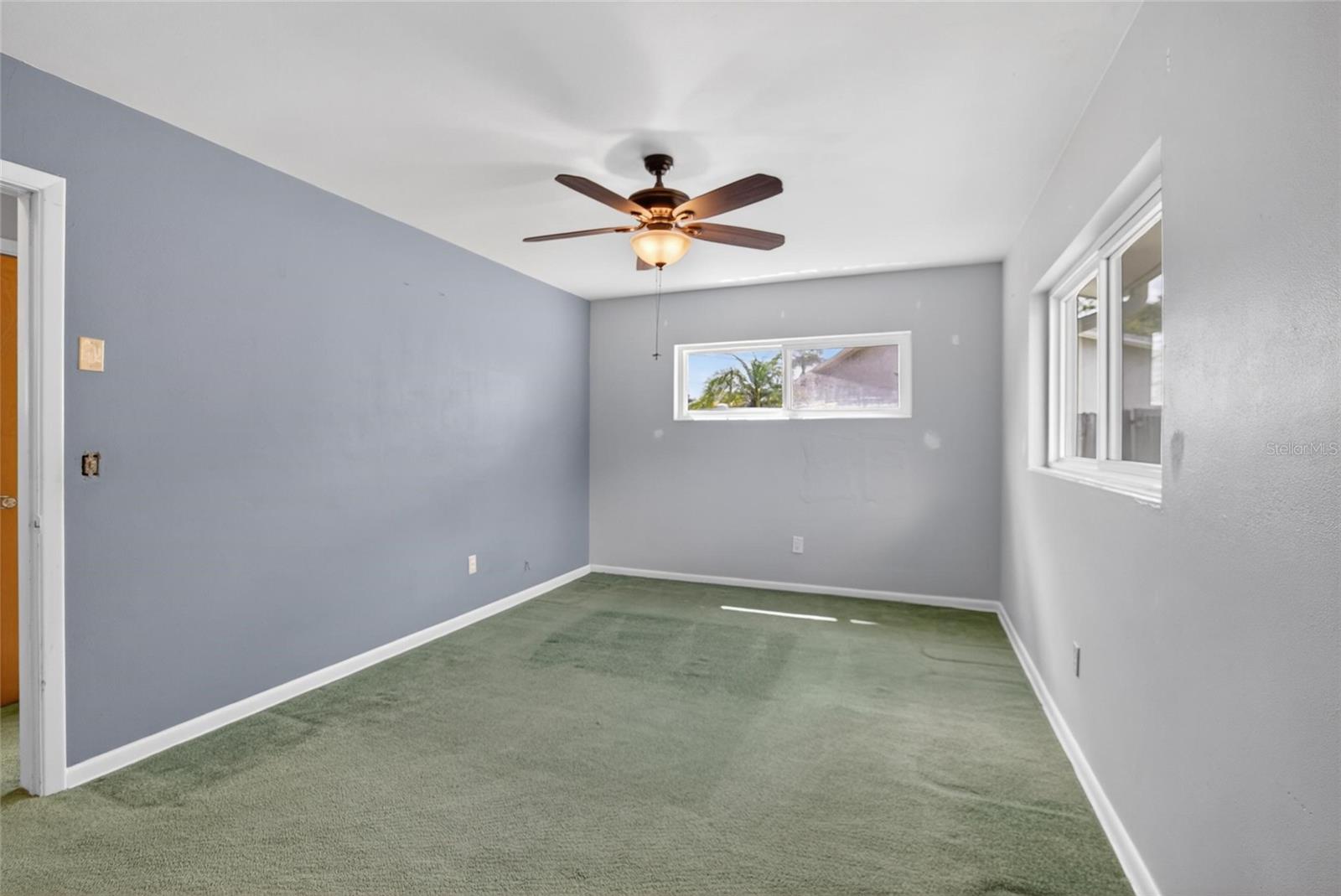 2115 EUCLID CIR E — photo 24
