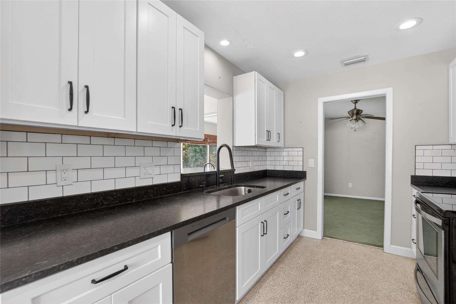 2115 EUCLID CIR E — photo 15